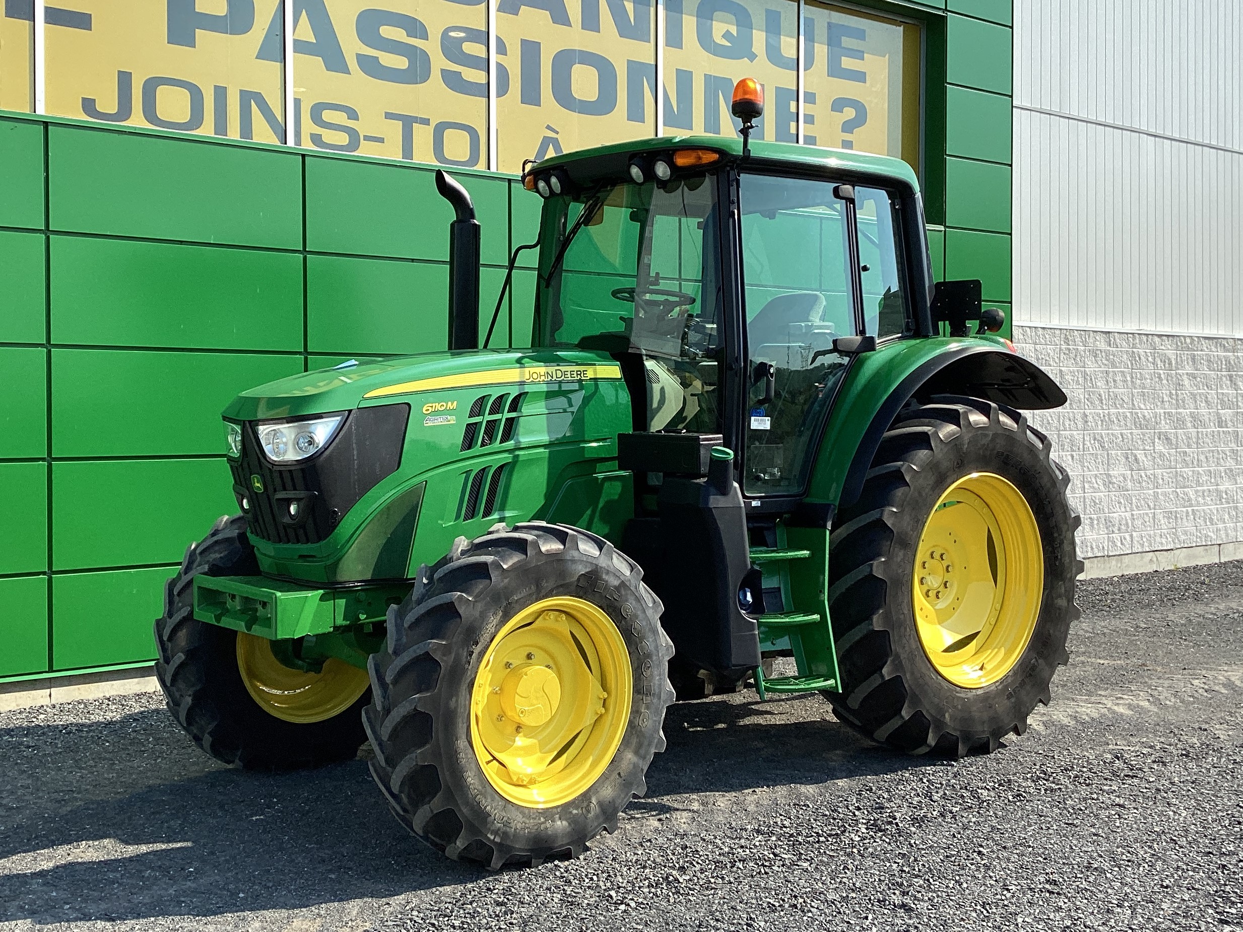 John Deere 6110M   