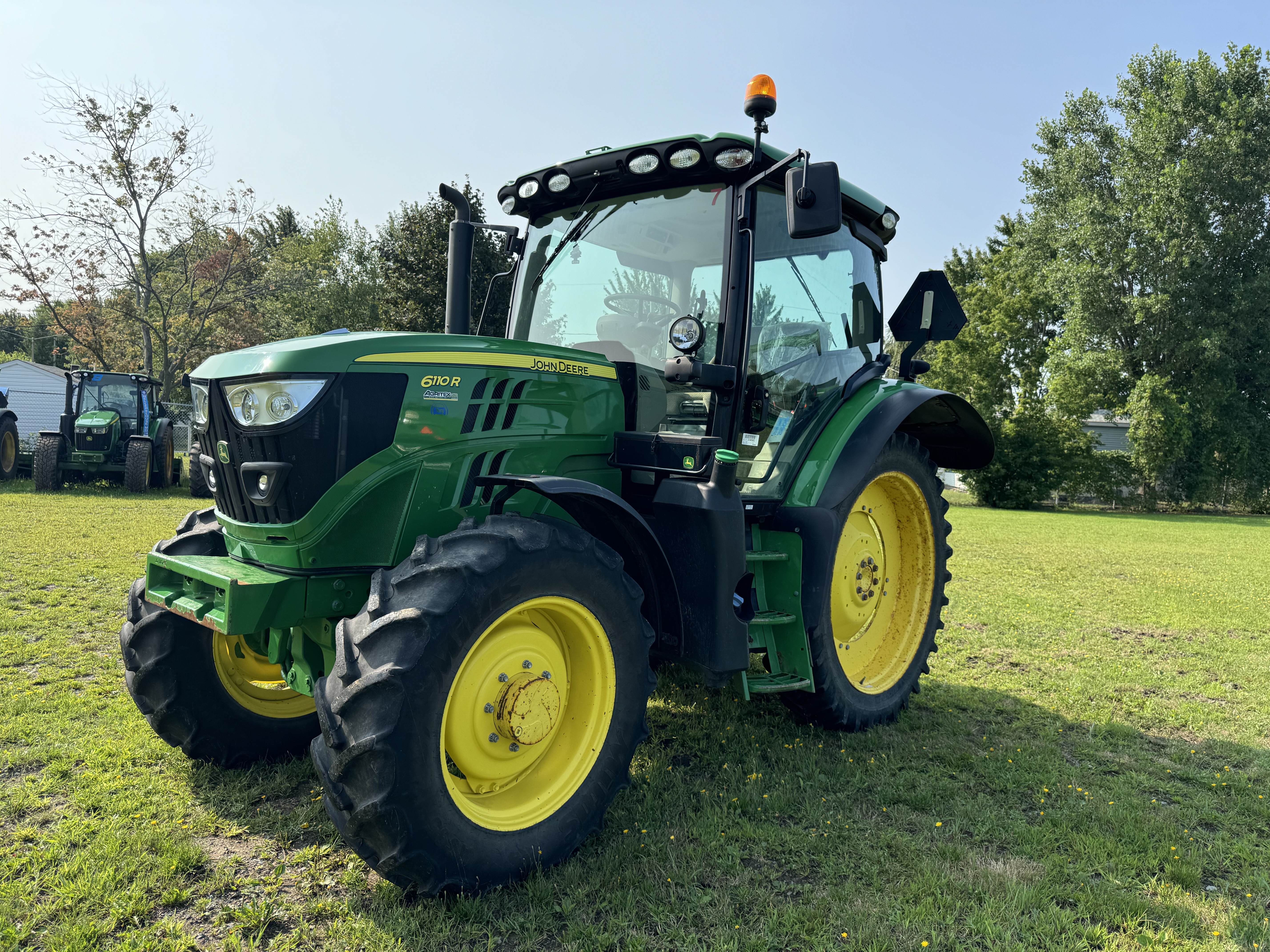 John Deere 6110R 
