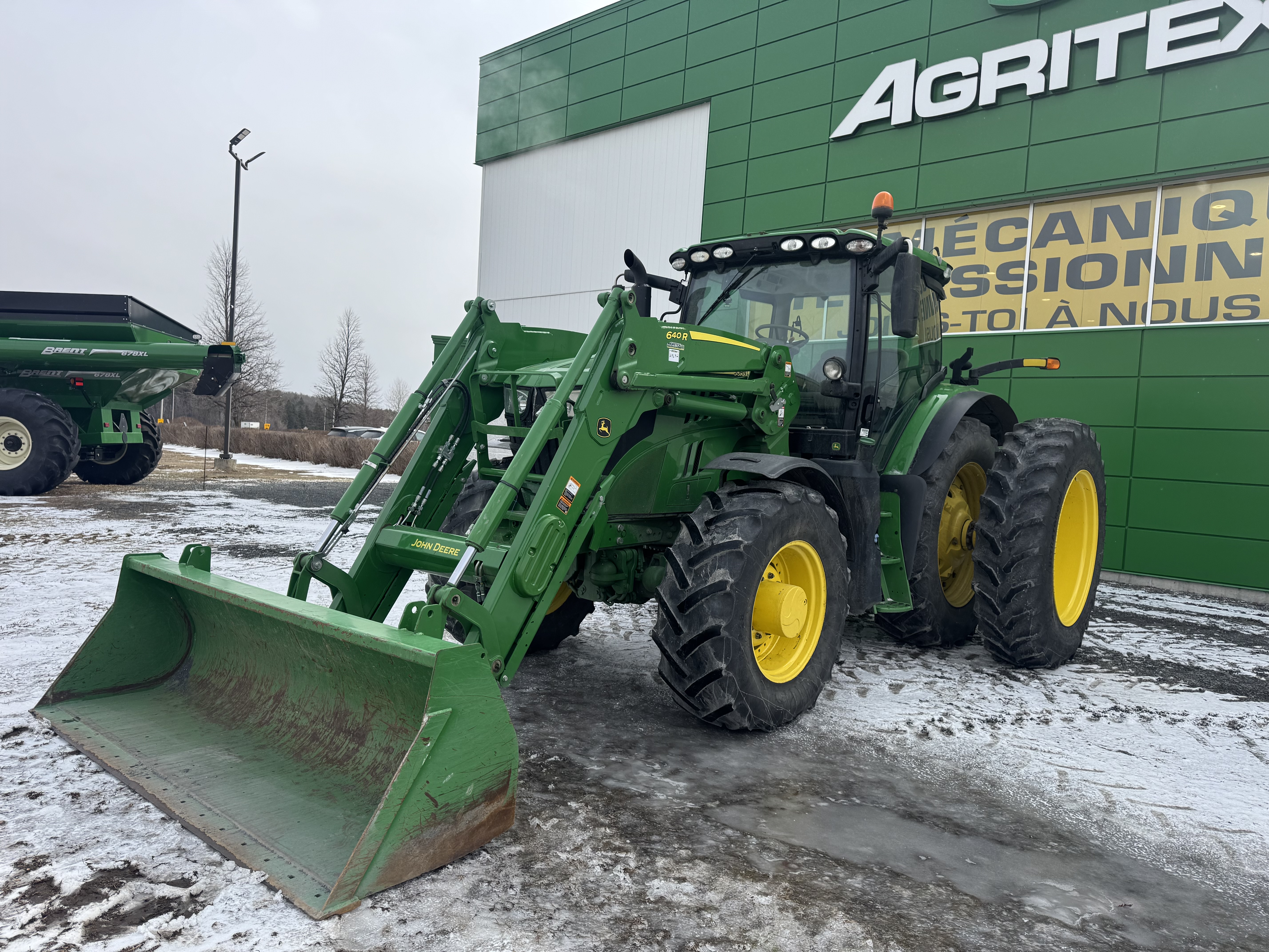 John Deere 6145R