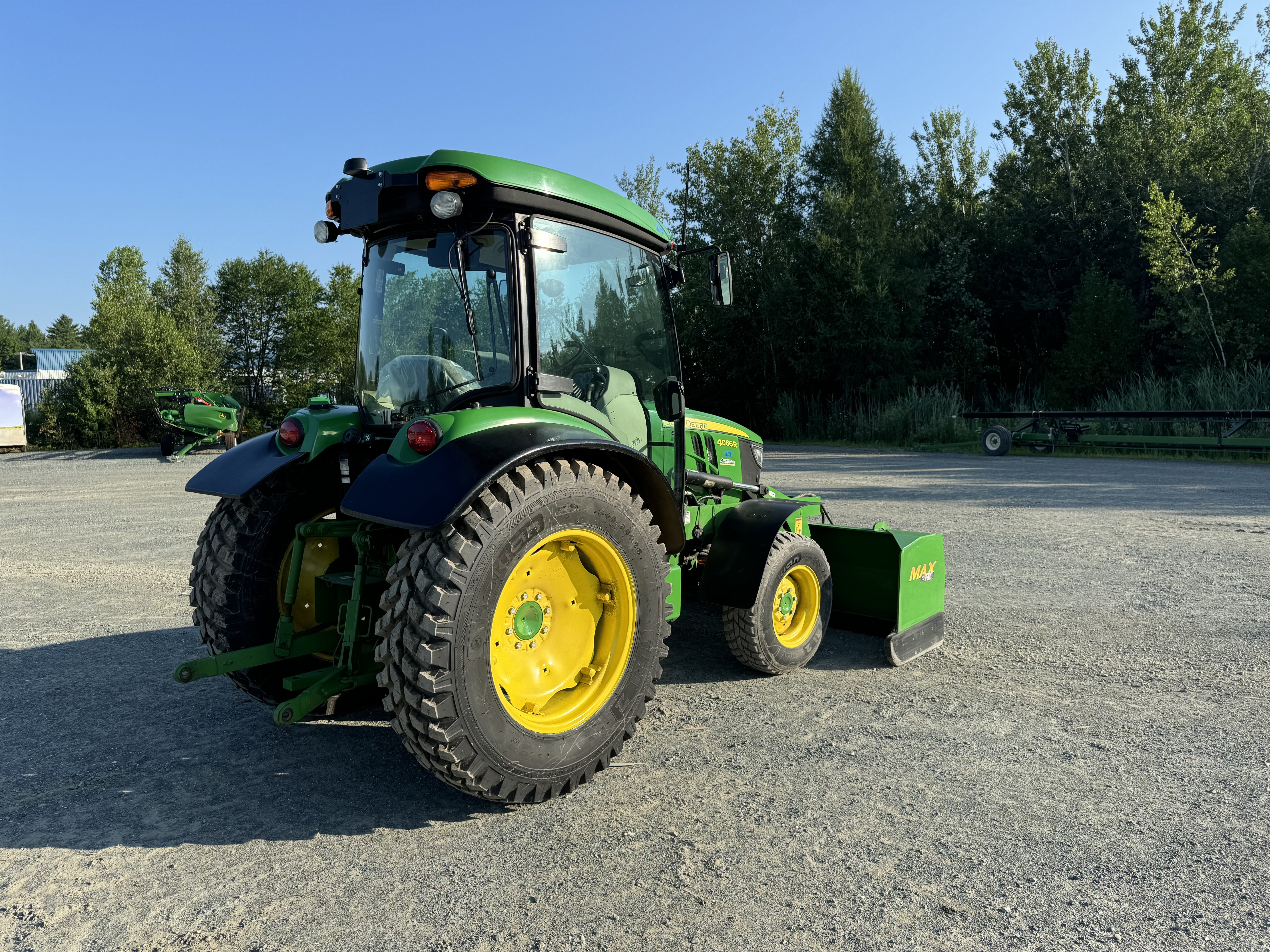 John Deere 4066R GRATTE NOKIAN  