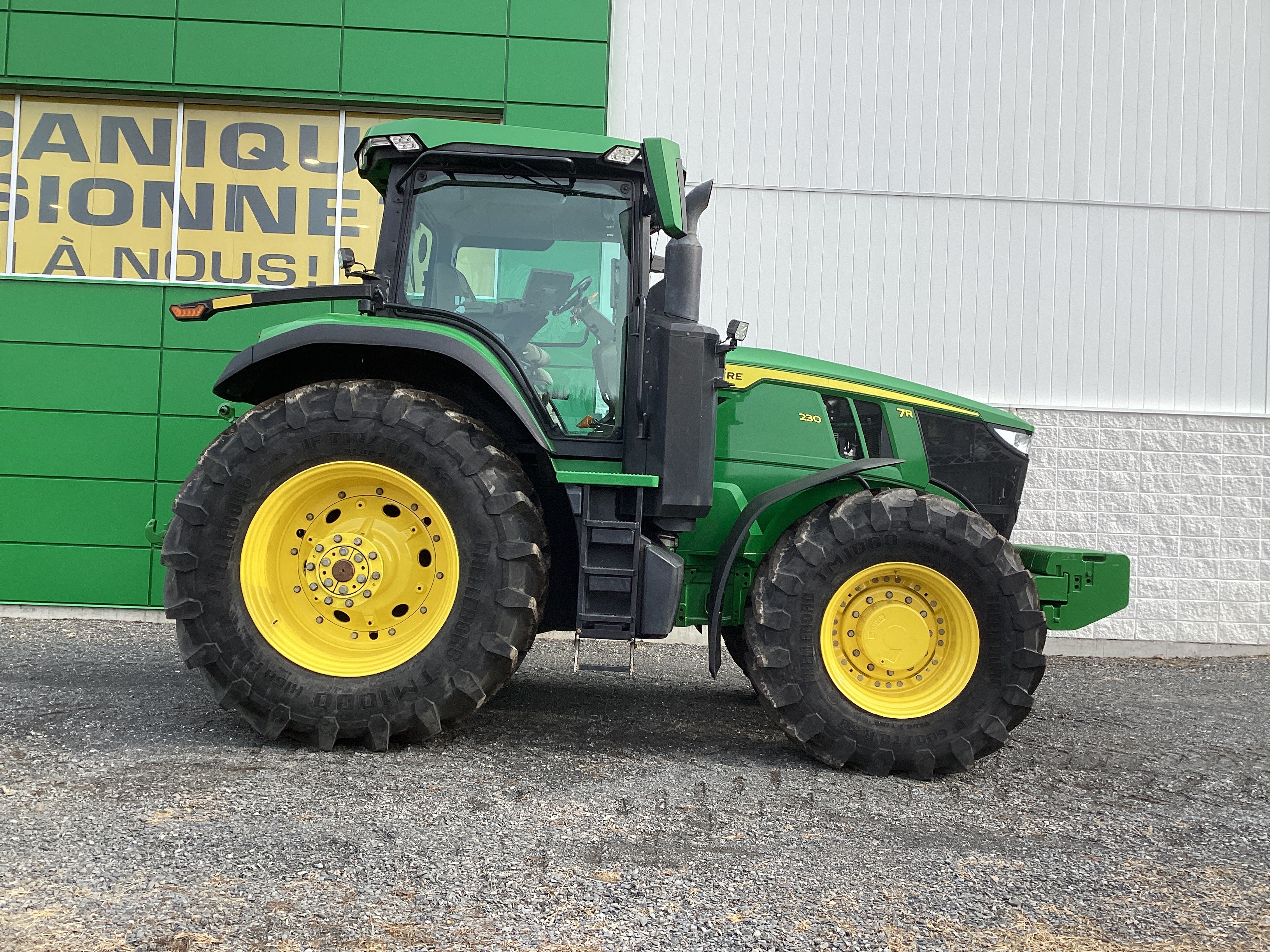 John Deere 7R 230 