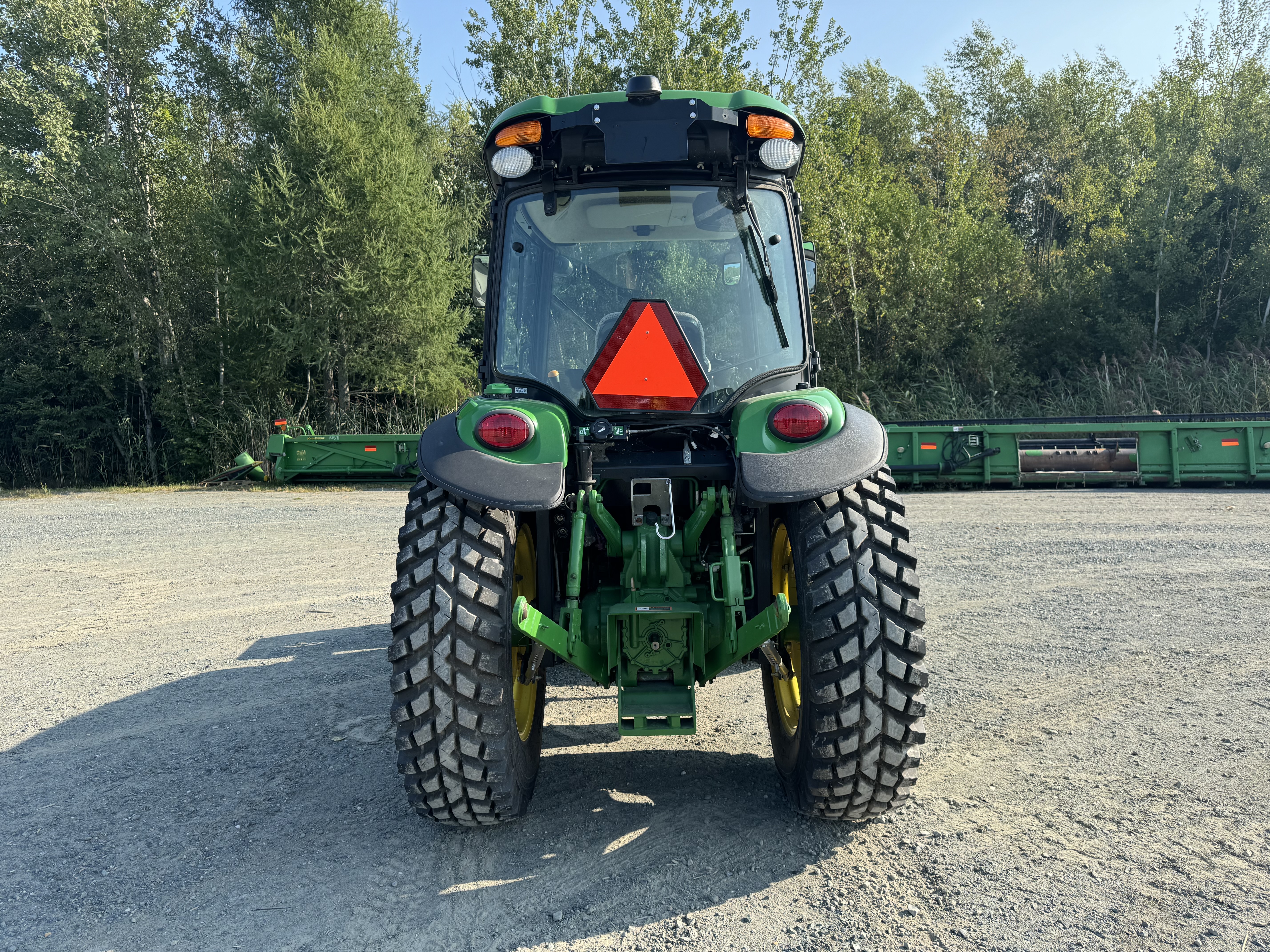 John Deere 4052R GRATTE NOKIAN 