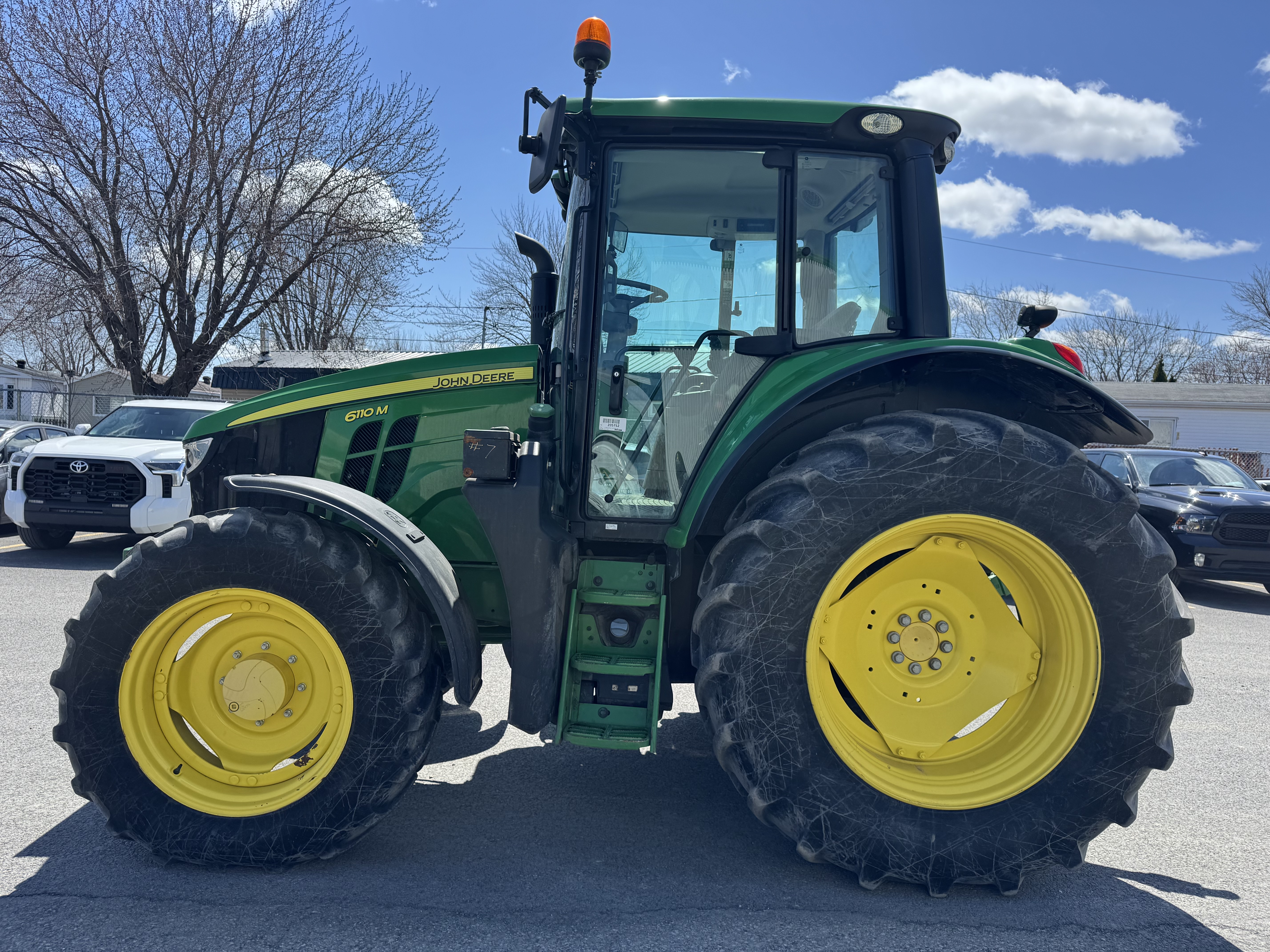 John Deere 6110M