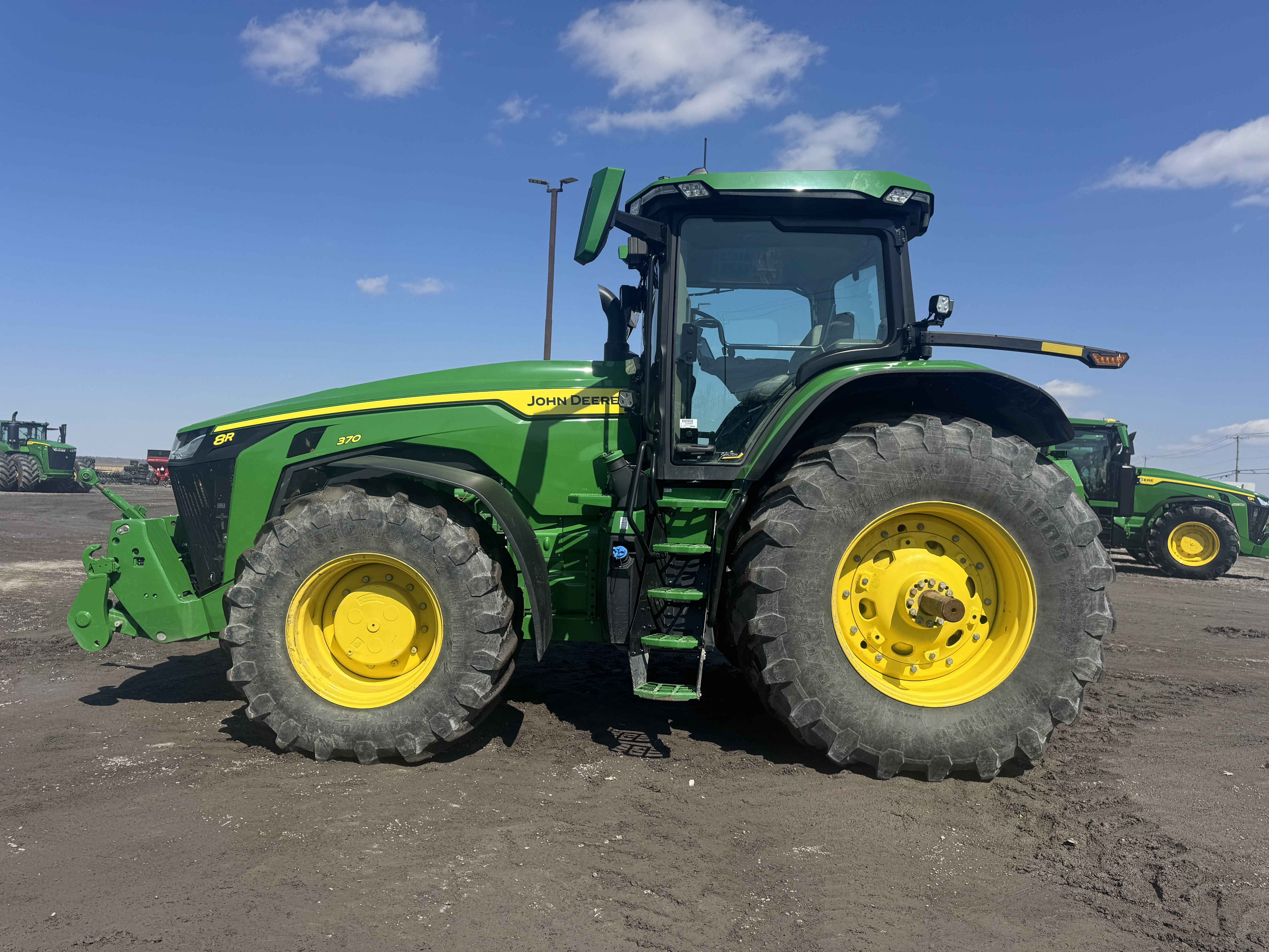 John Deere 8R 370 FRONT HITCH 
