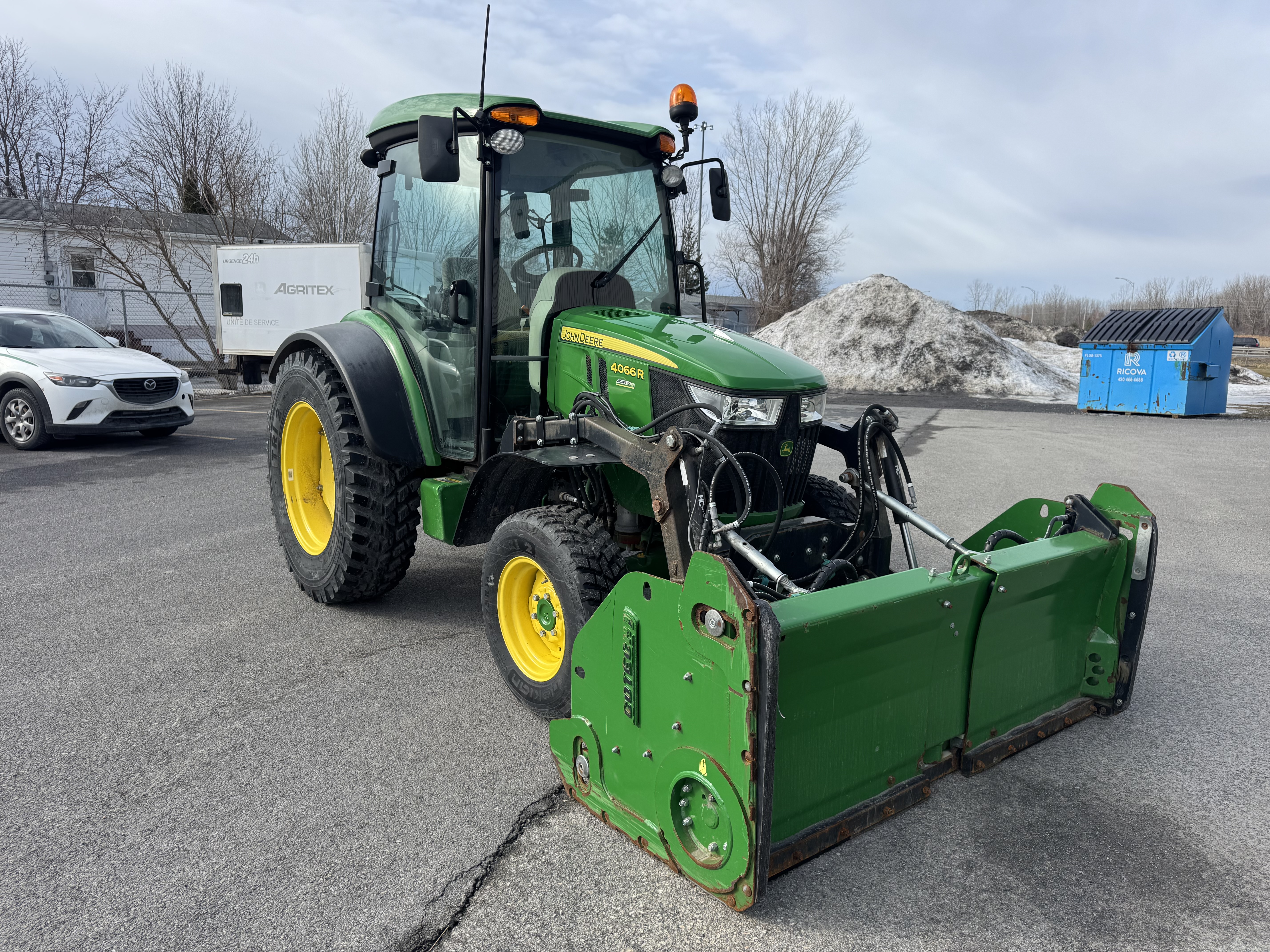 John Deere 4066R GRATTE NOKIAN    
