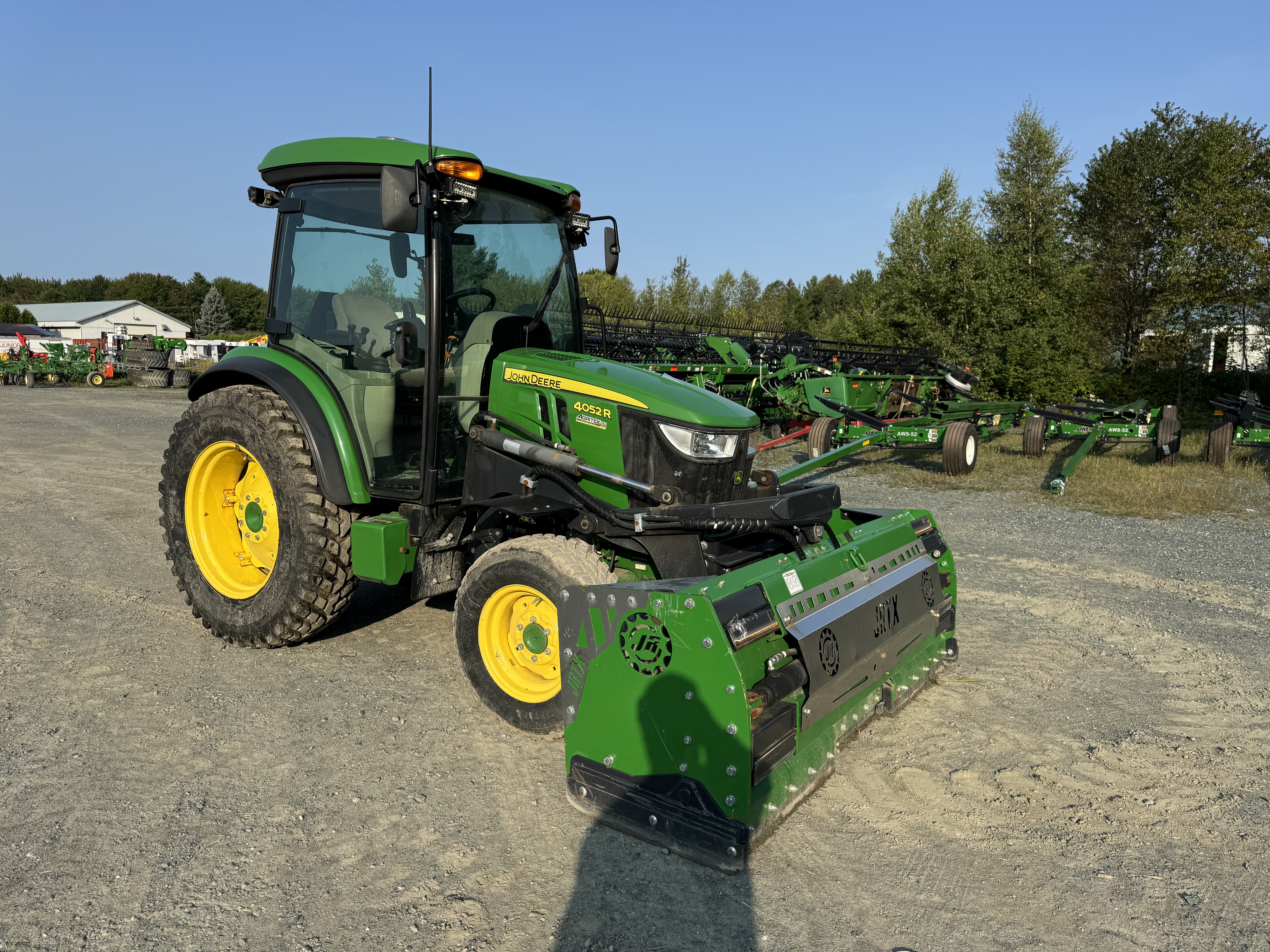 John Deere 4052R GRATTE NOKIAN 