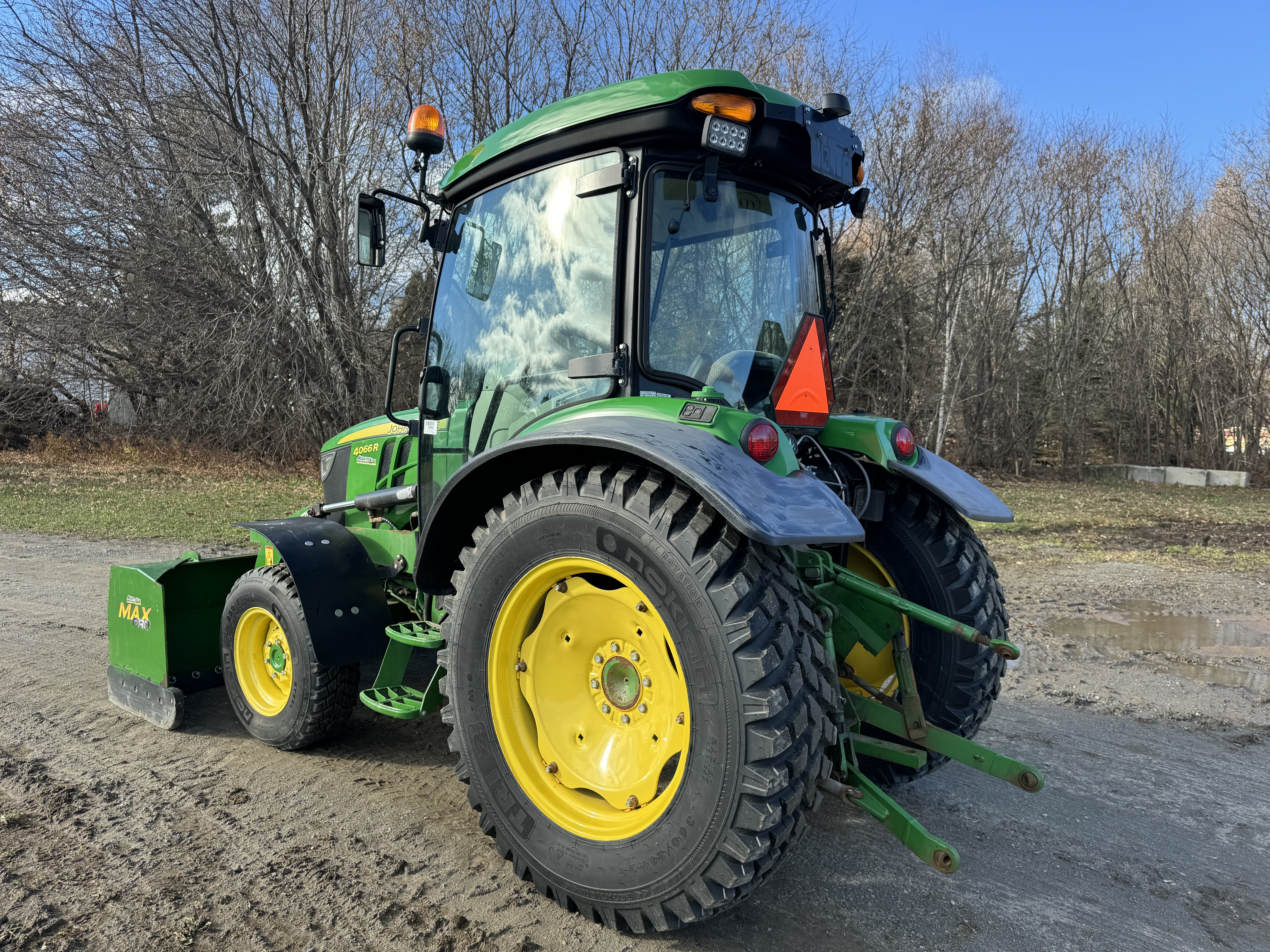 John Deere 4066R GRATTE NOKIAN  
