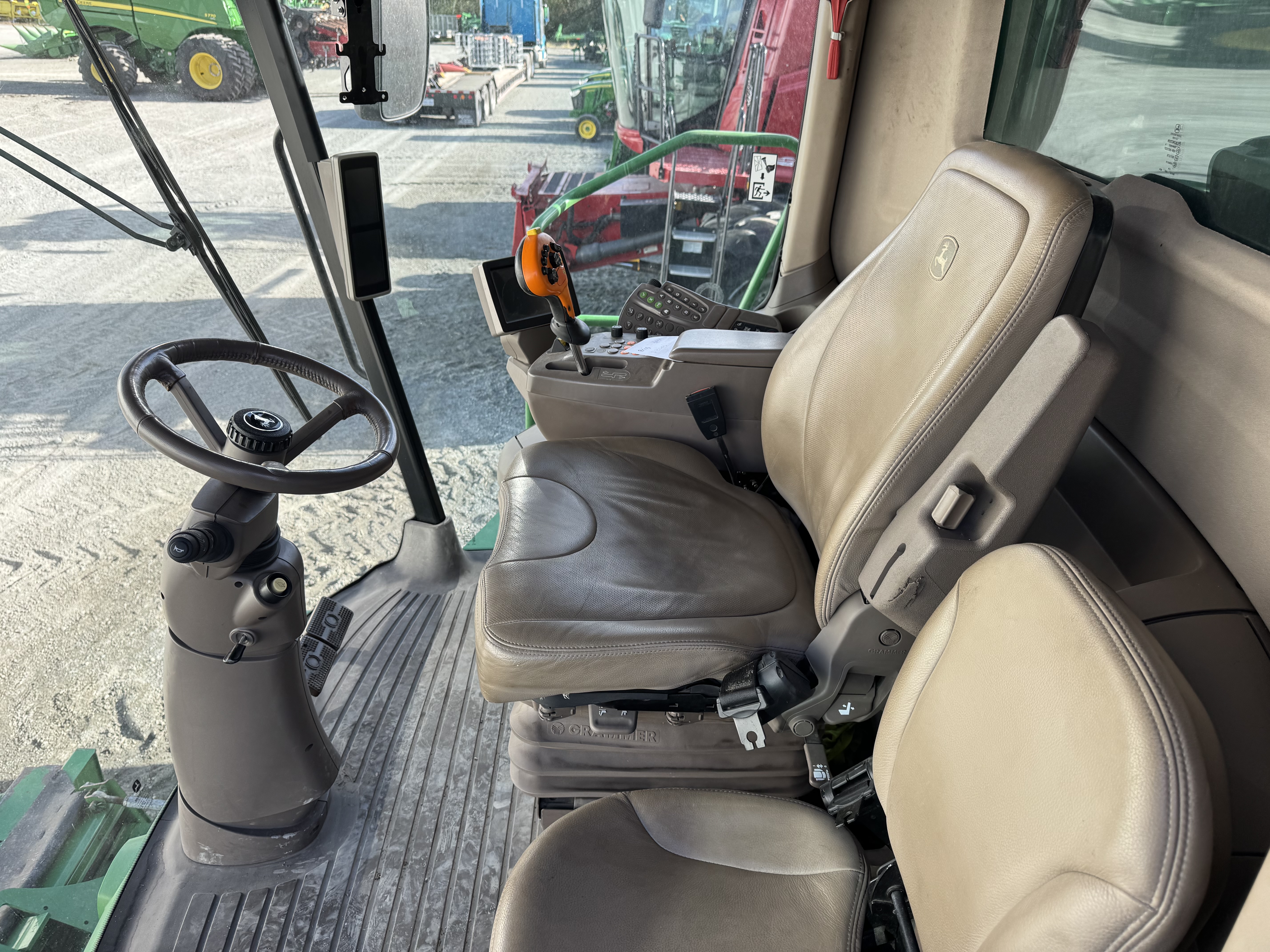 John Deere S690