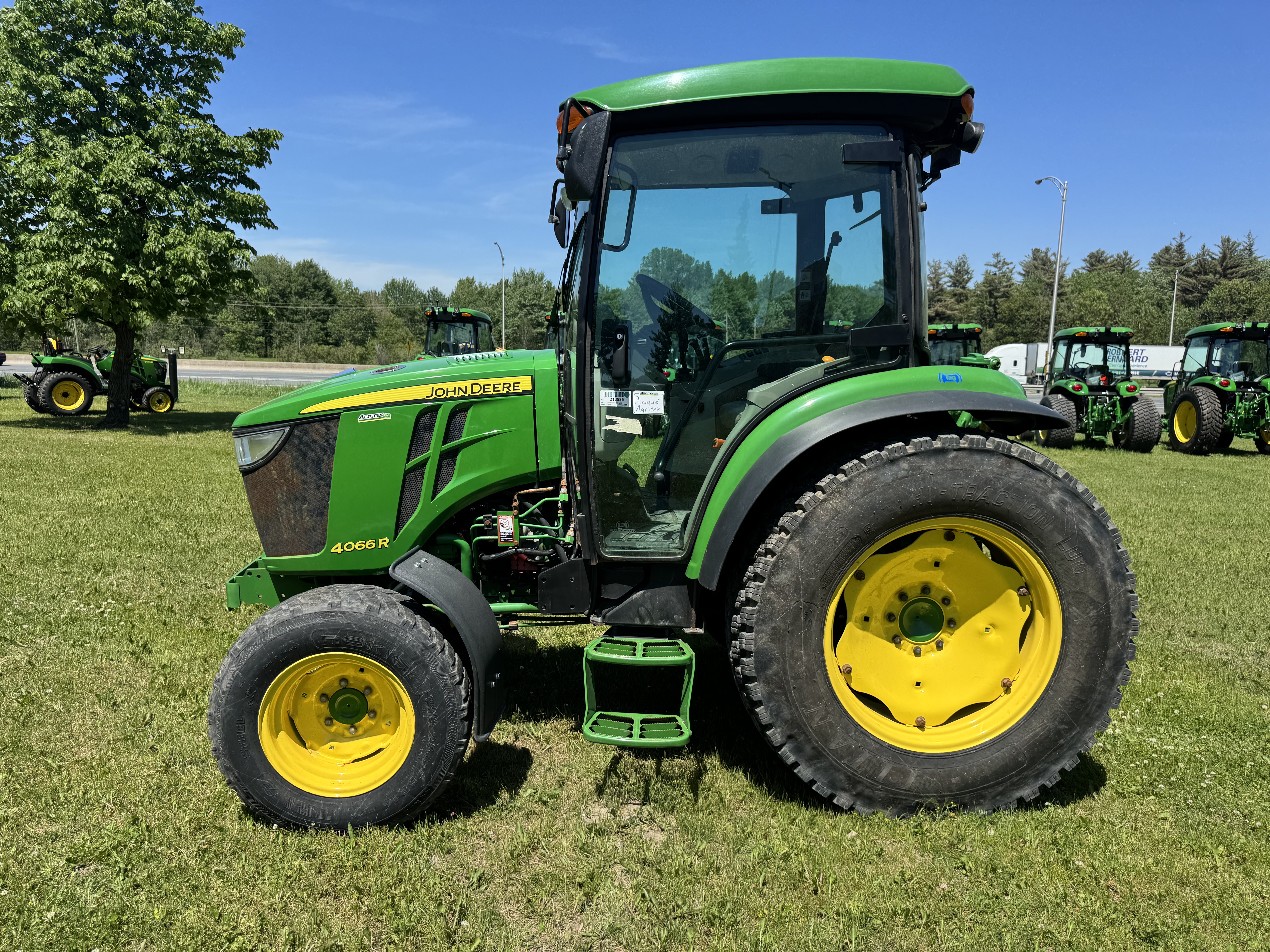 John Deere 4066R 