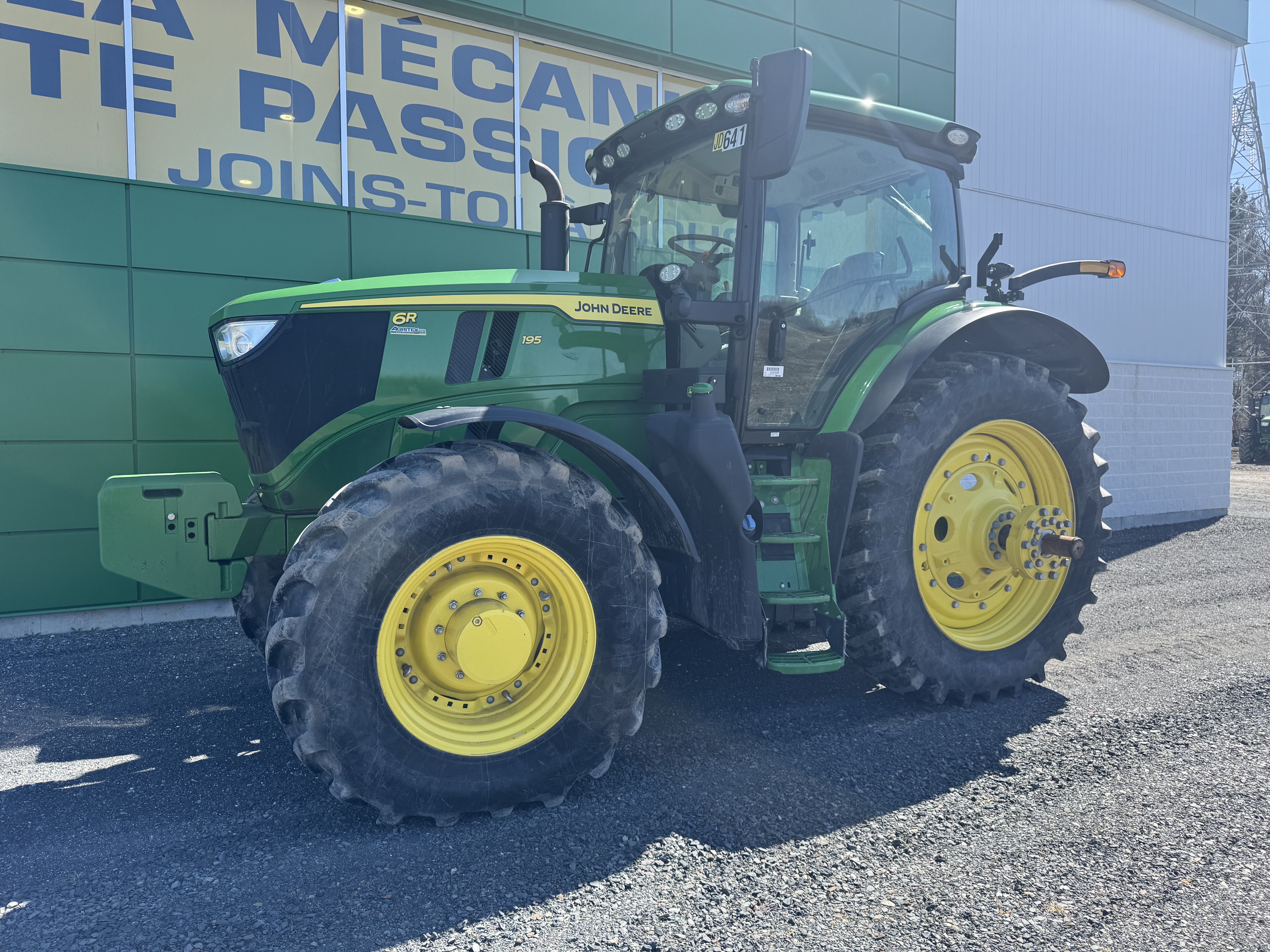 John Deere 6R 195  