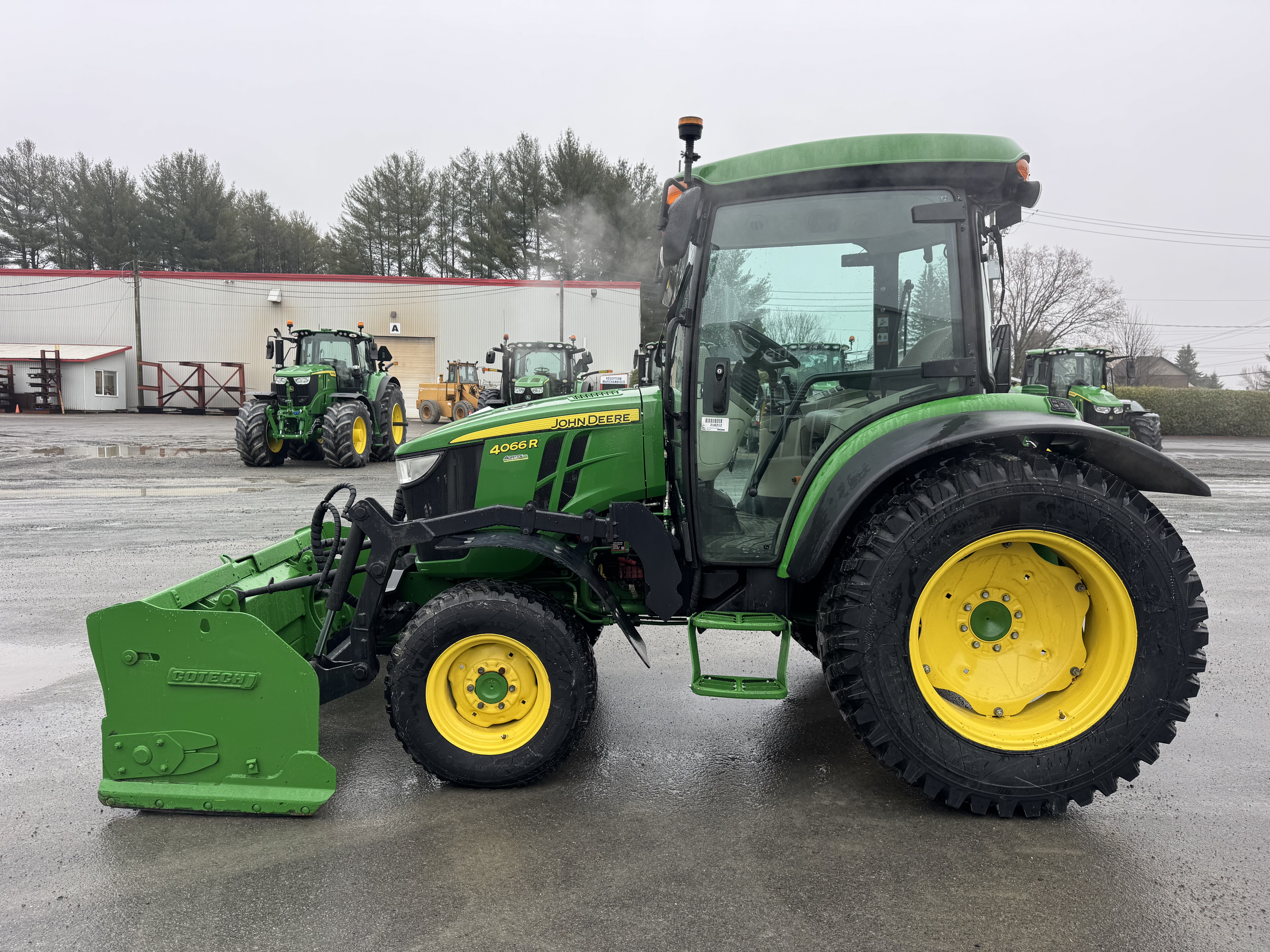 John Deere 4066R GRATTE NOKIAN    