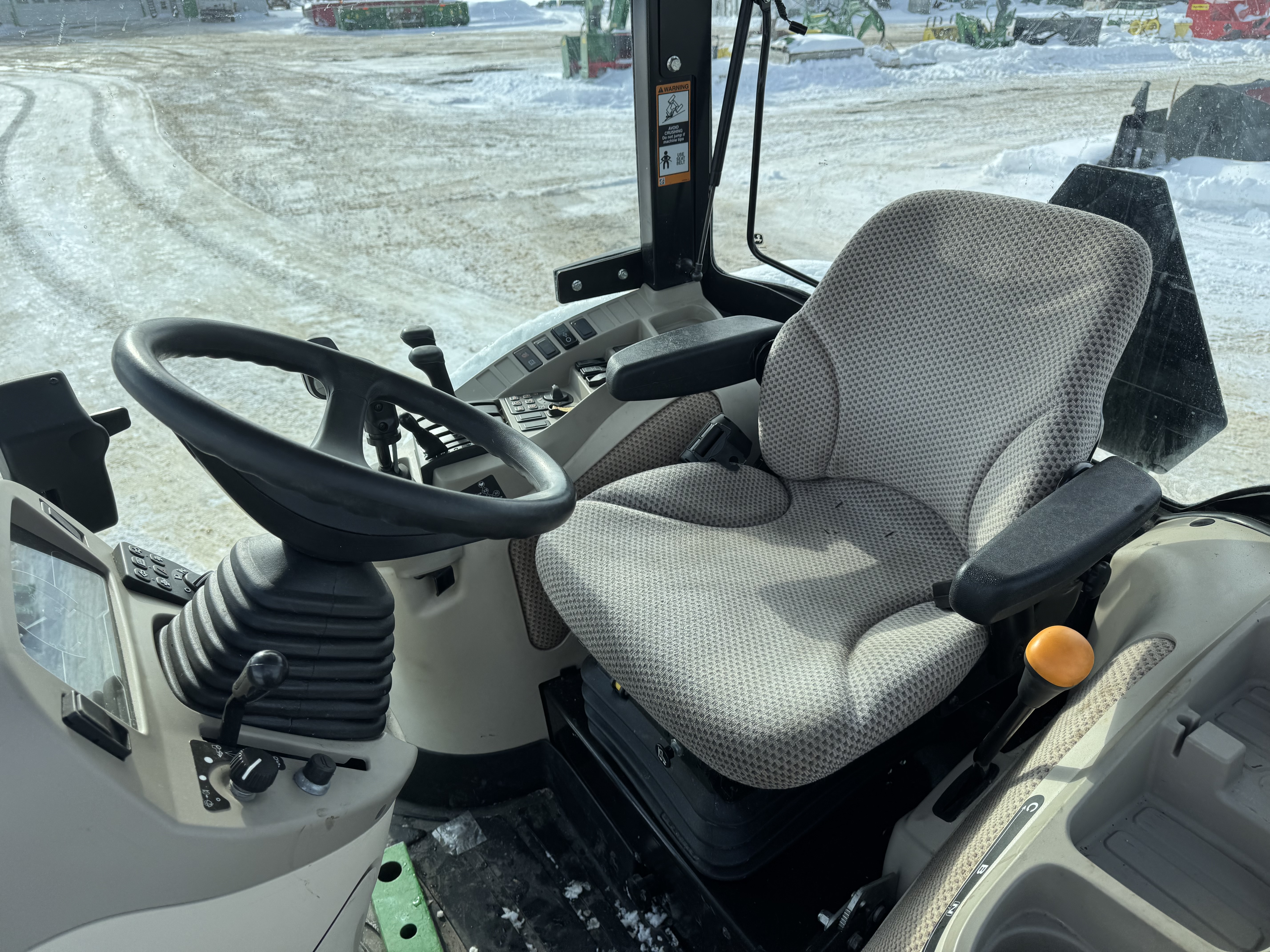 John Deere 4066R GRATTE NOKIAN    