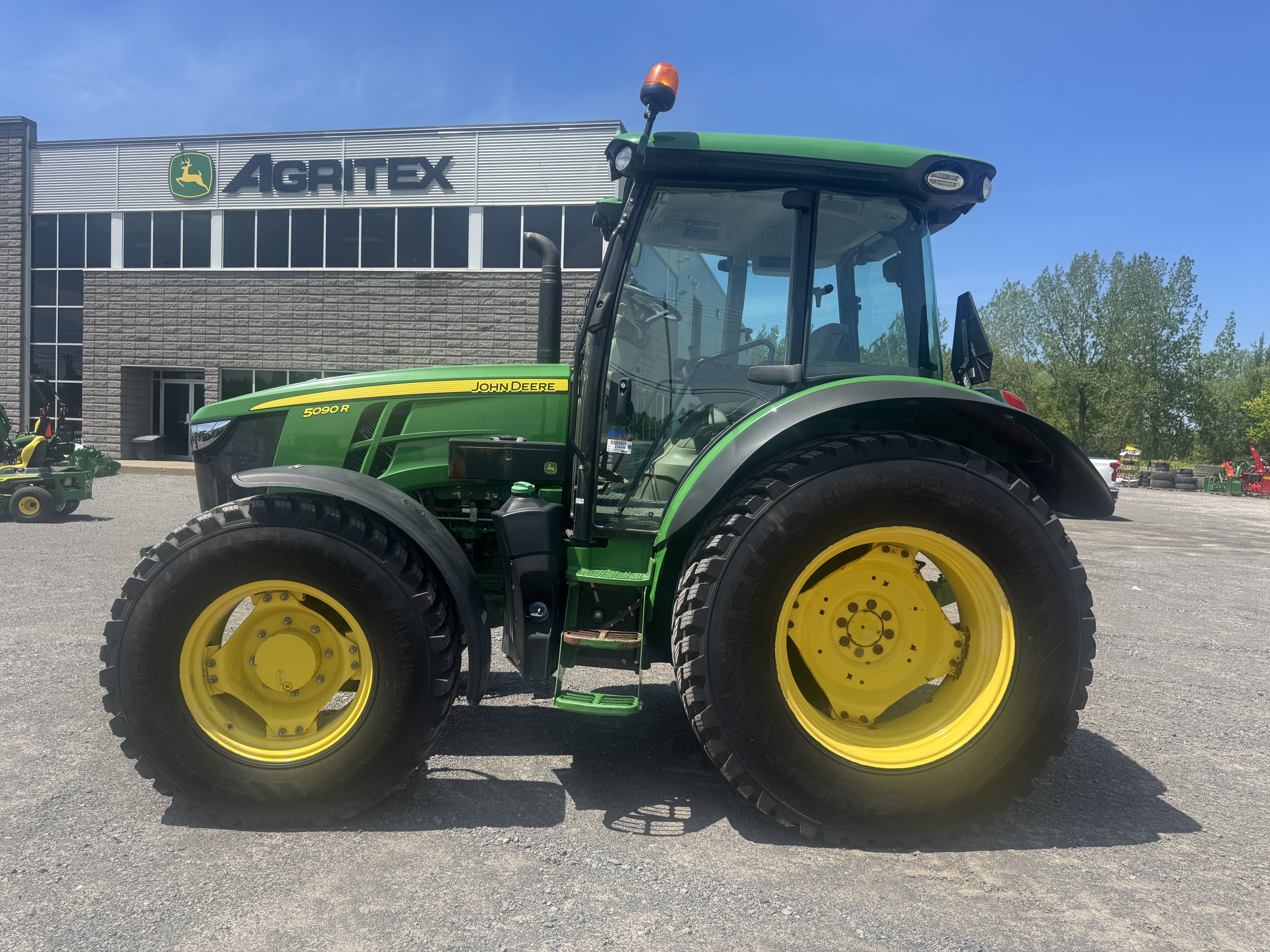 John Deere 5090R  