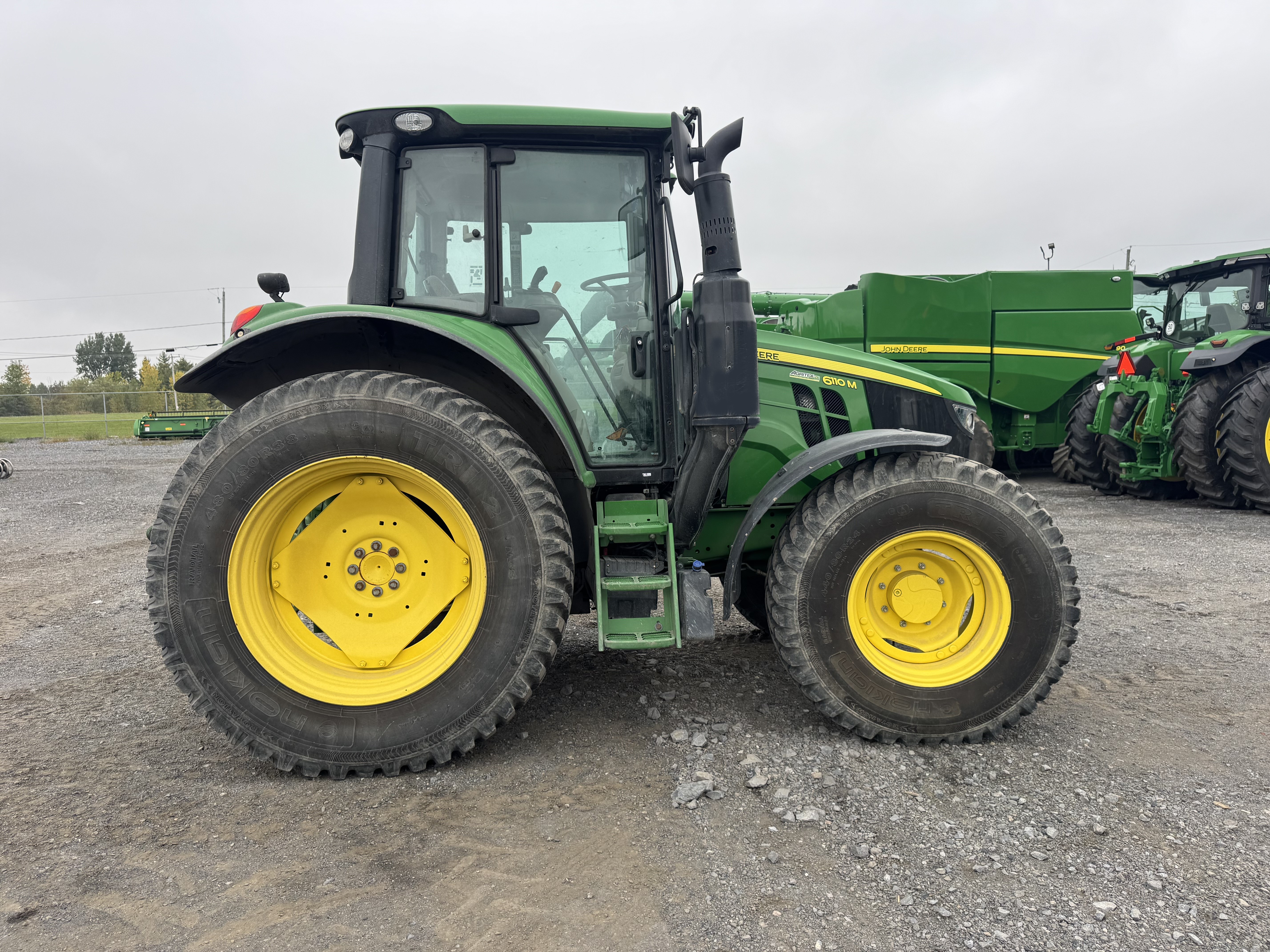 John Deere 6110M