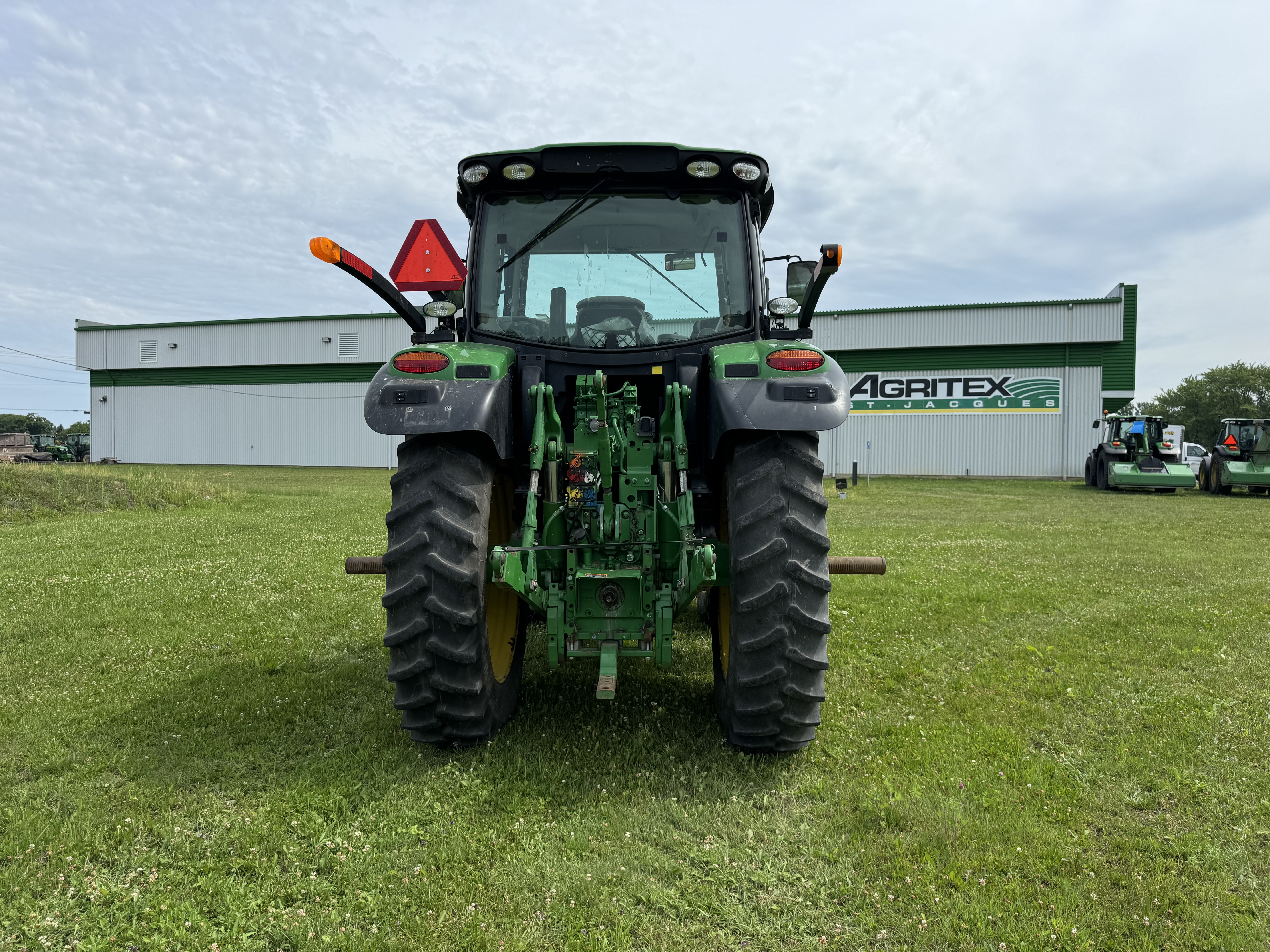 John Deere 6145R 