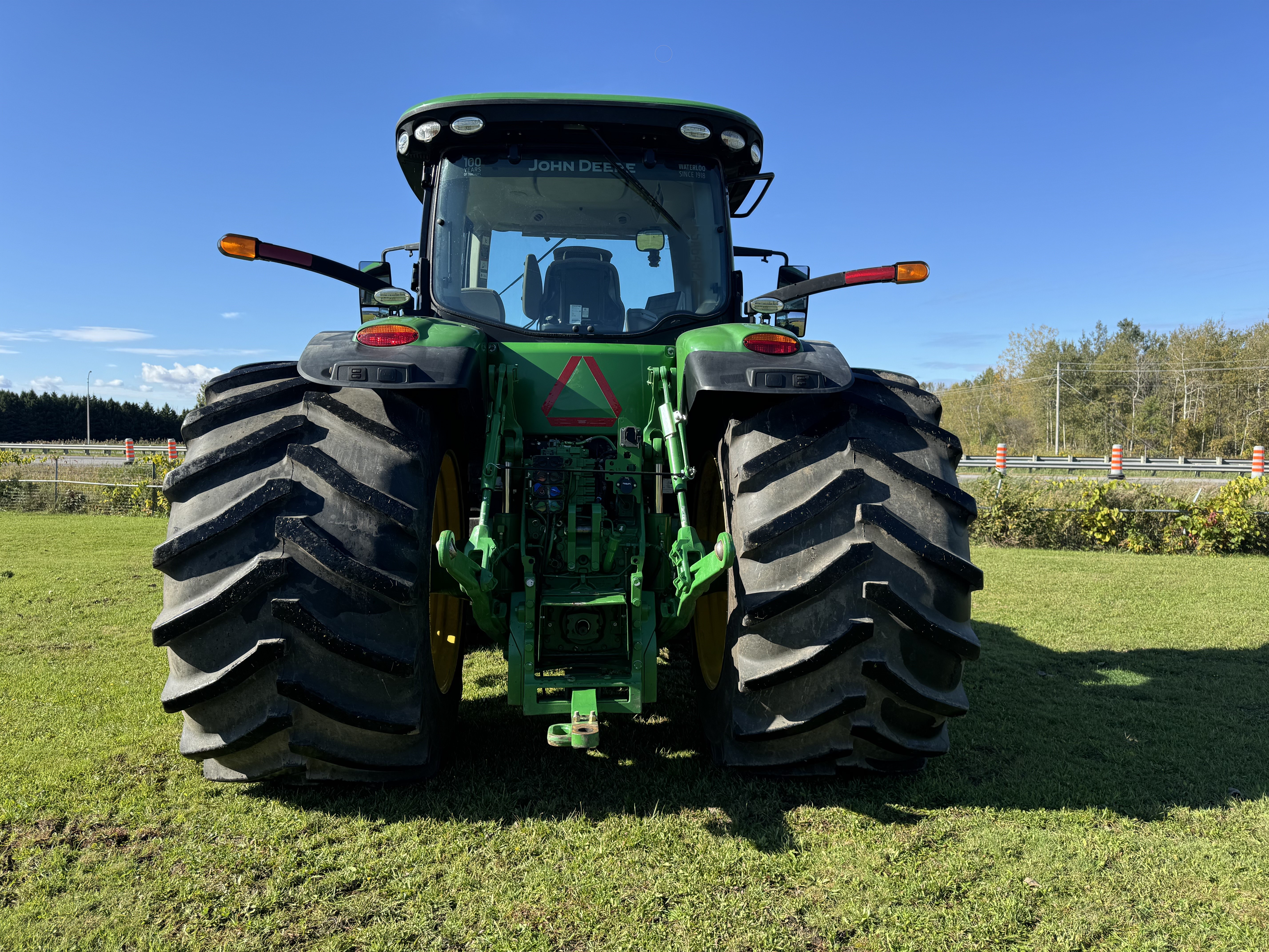 John Deere 8320R 