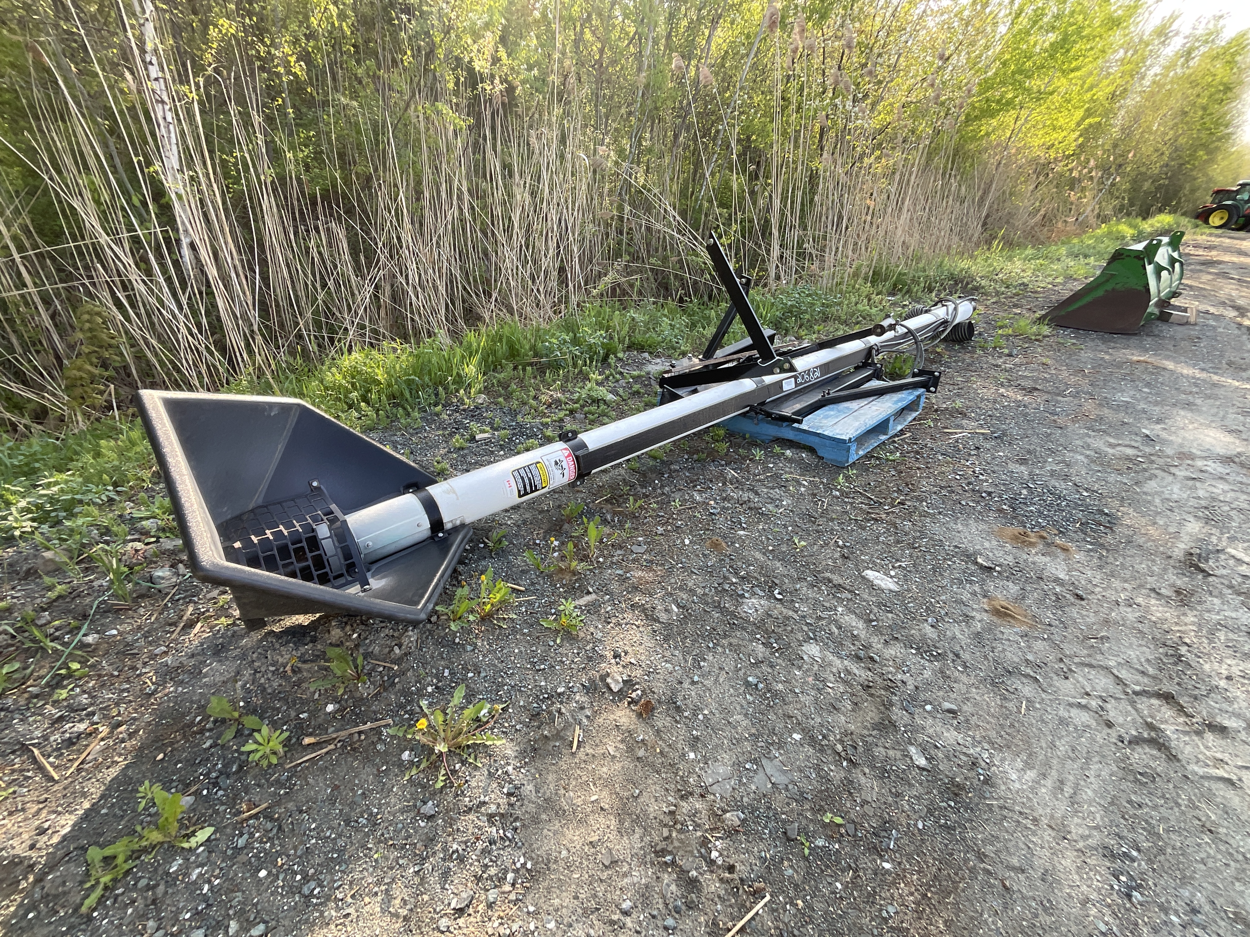 Market 6`` SEED FILL VERTICAL AUGER SYSTEMS (FOR NO-TILL and MINIMUM-Tltt DRILLS