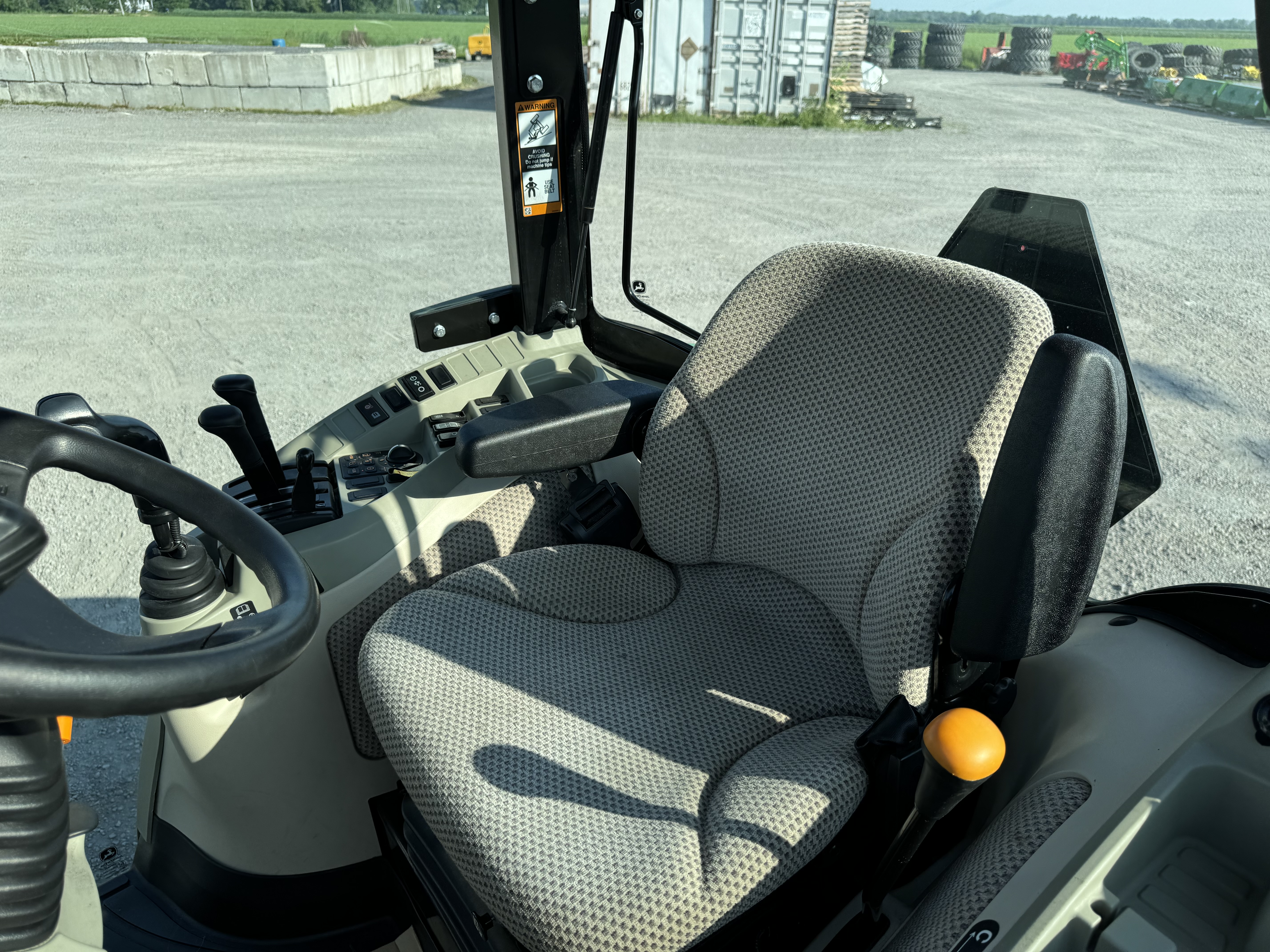 John Deere 4052R GRATTE NOKIAN 