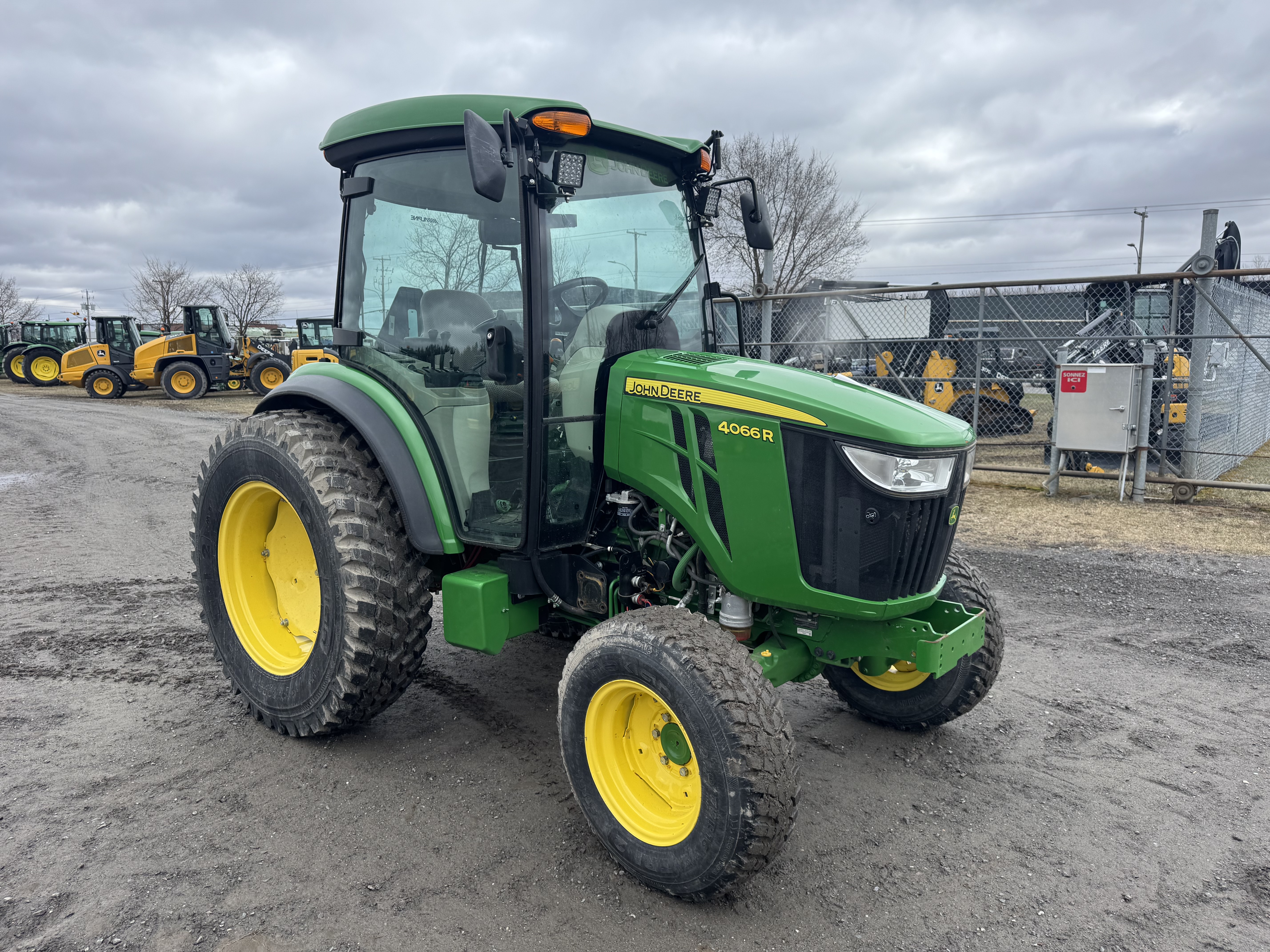 John Deere 4066R NOKIAN 