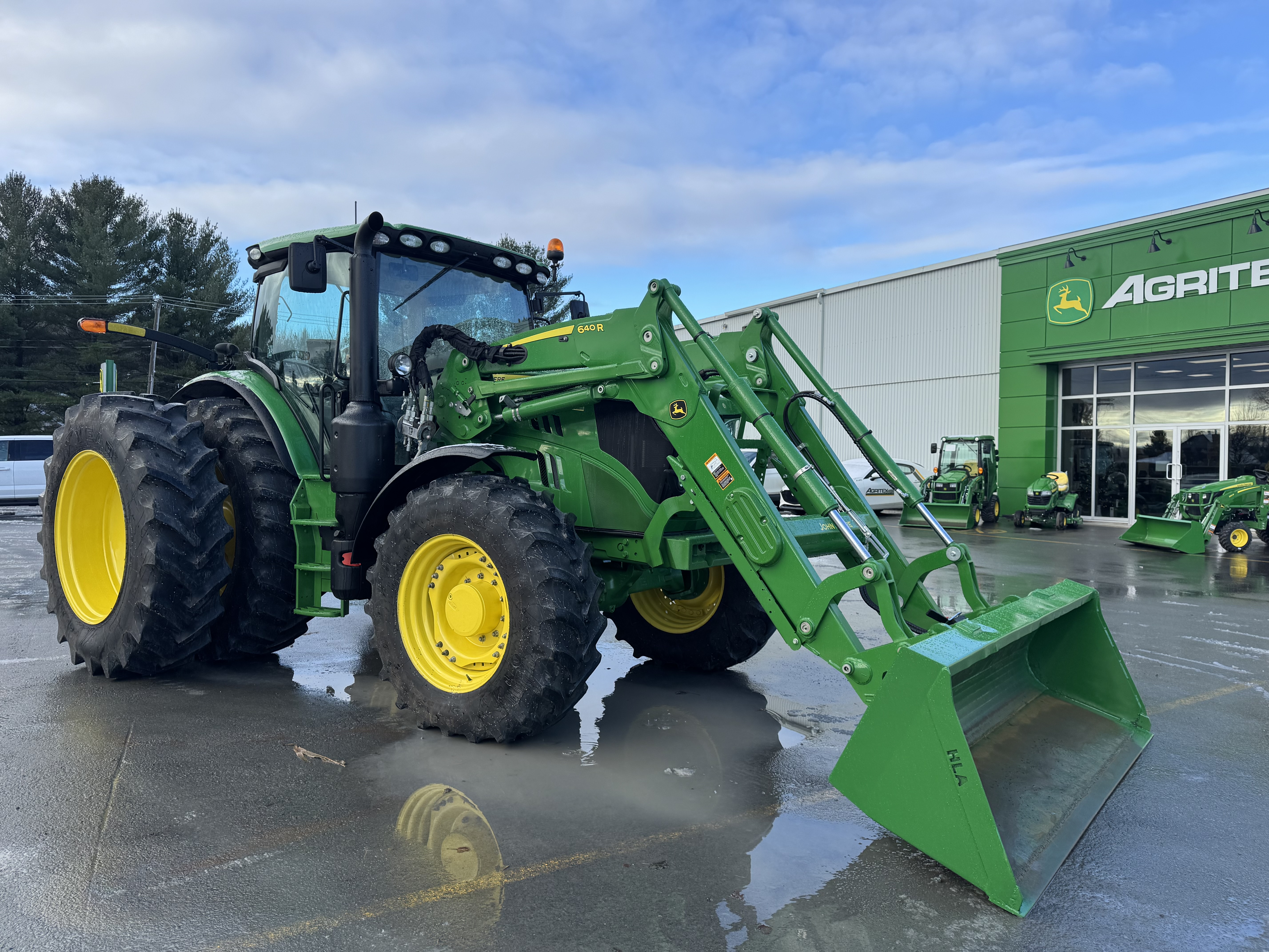 John Deere 6145R   