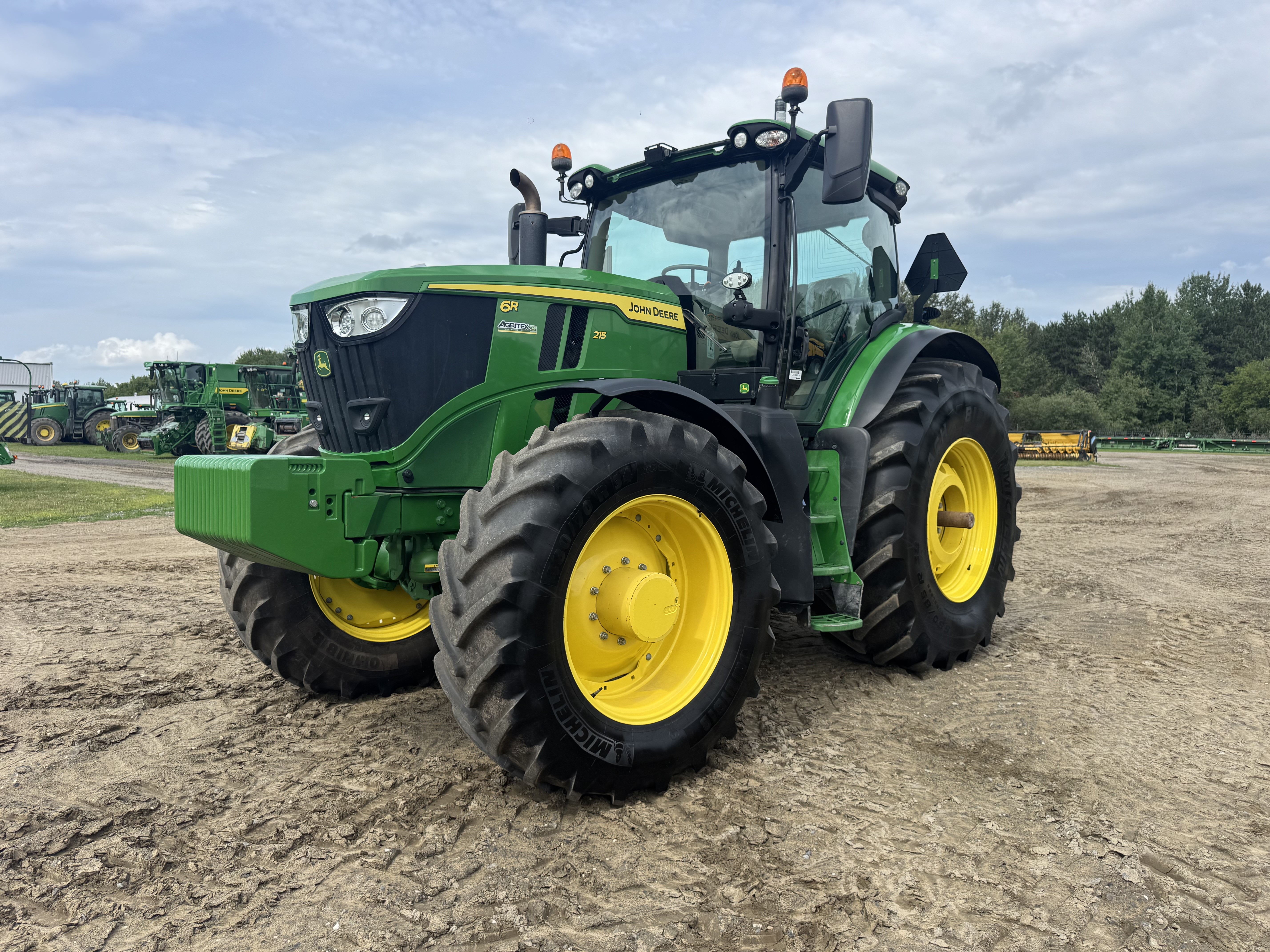 John Deere 6R 215