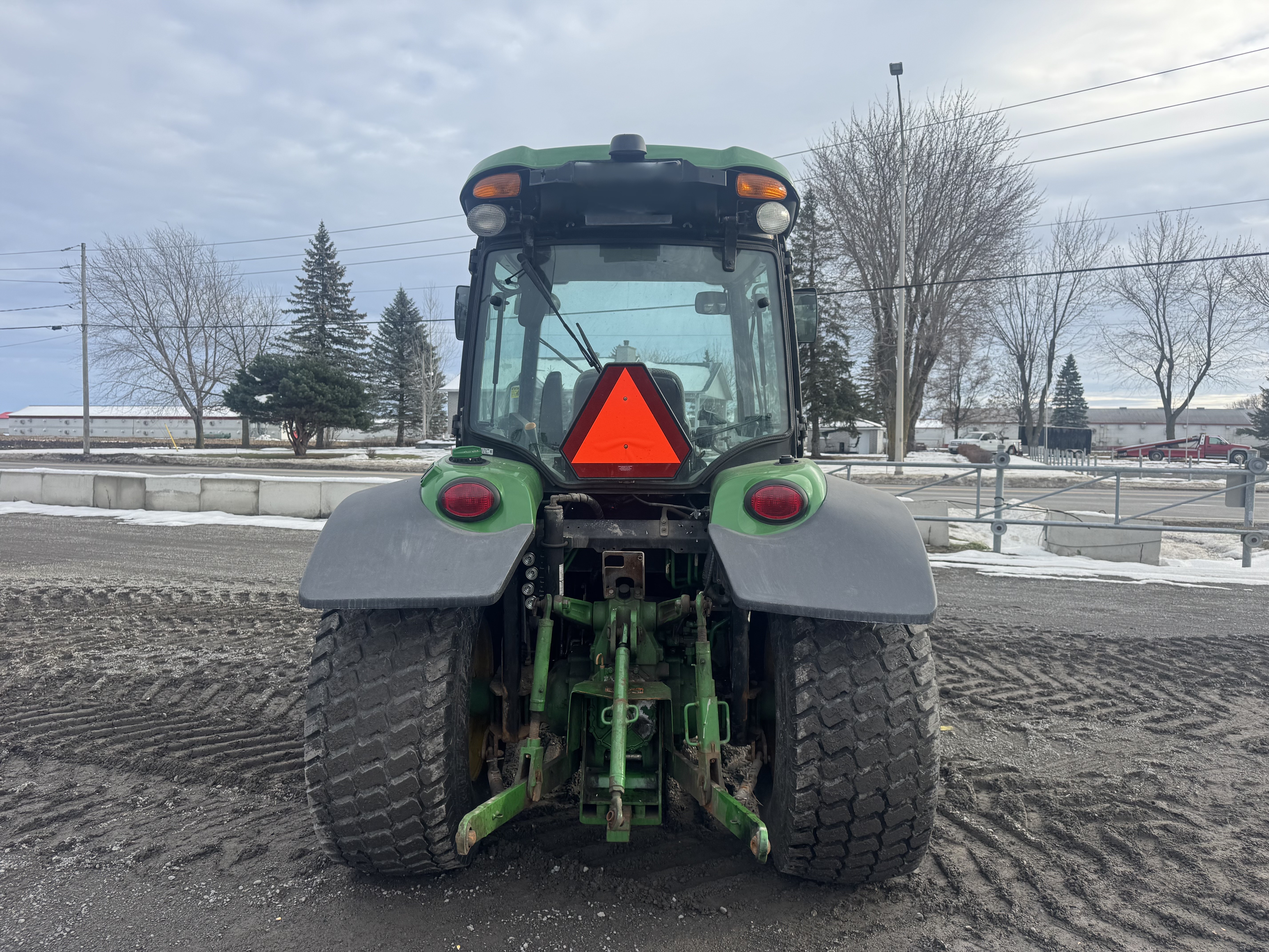 John Deere 4066R TURF GRATTE 