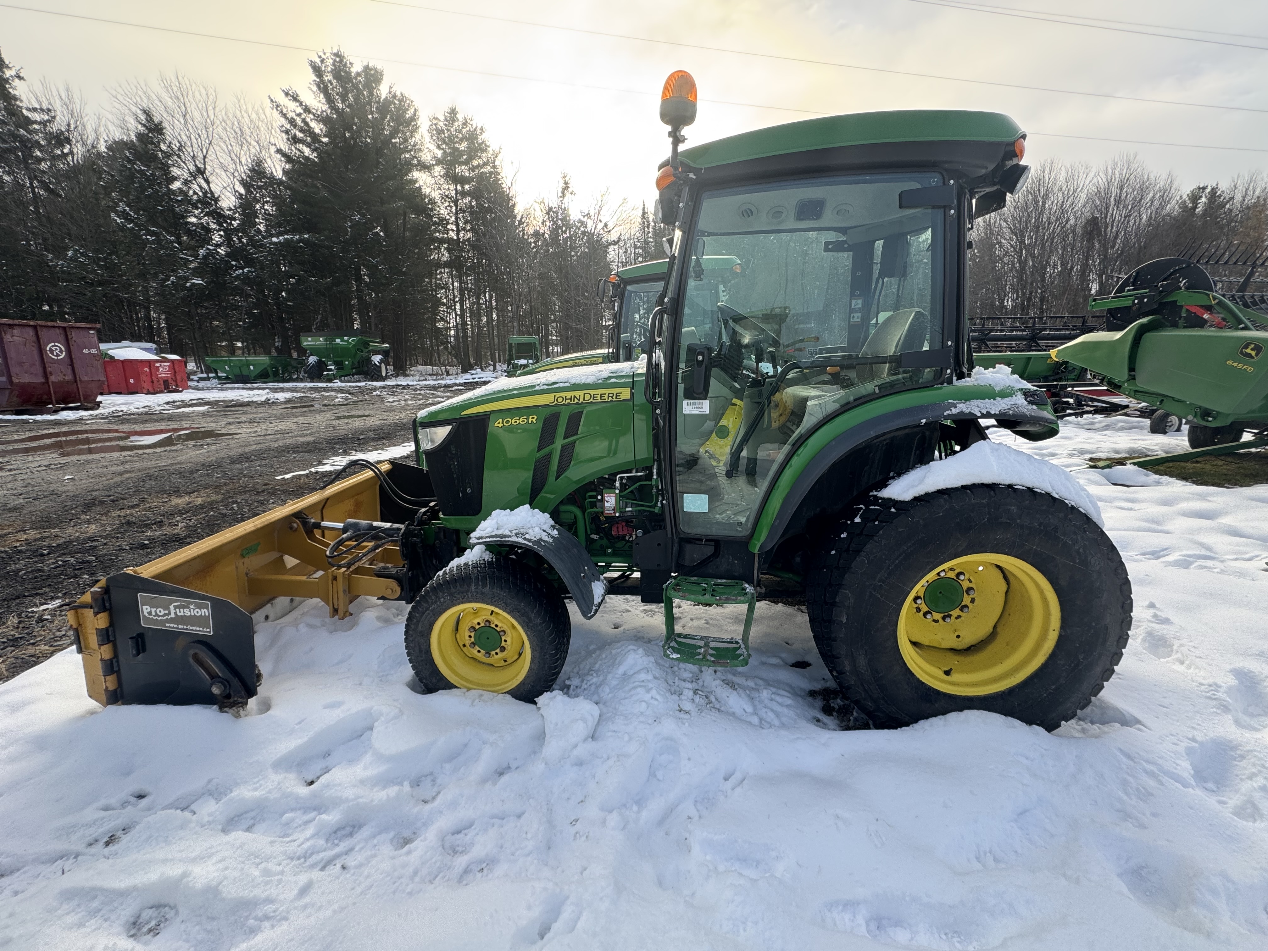 John Deere 4066R GRATTE TURF    
