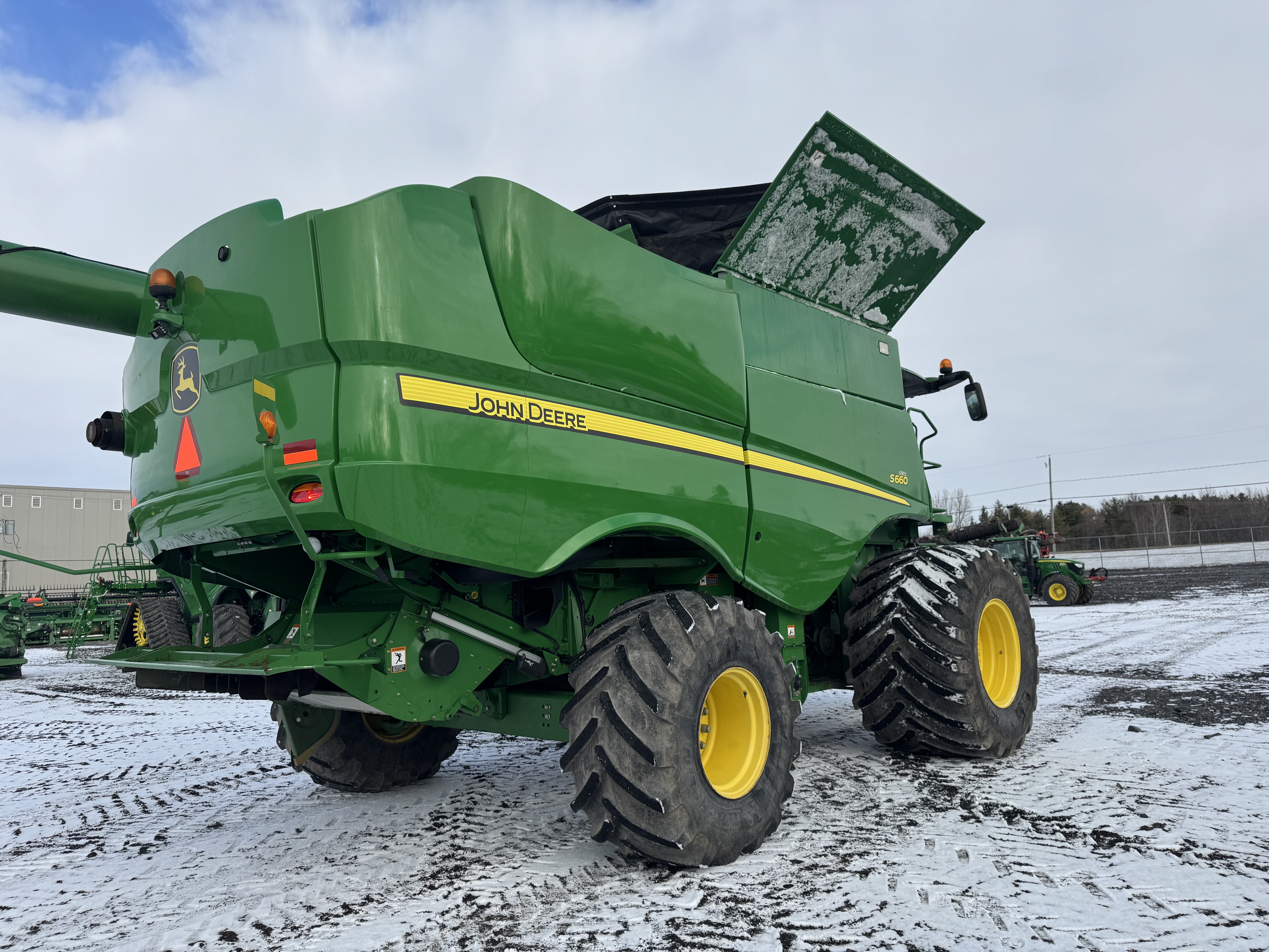 John Deere S660