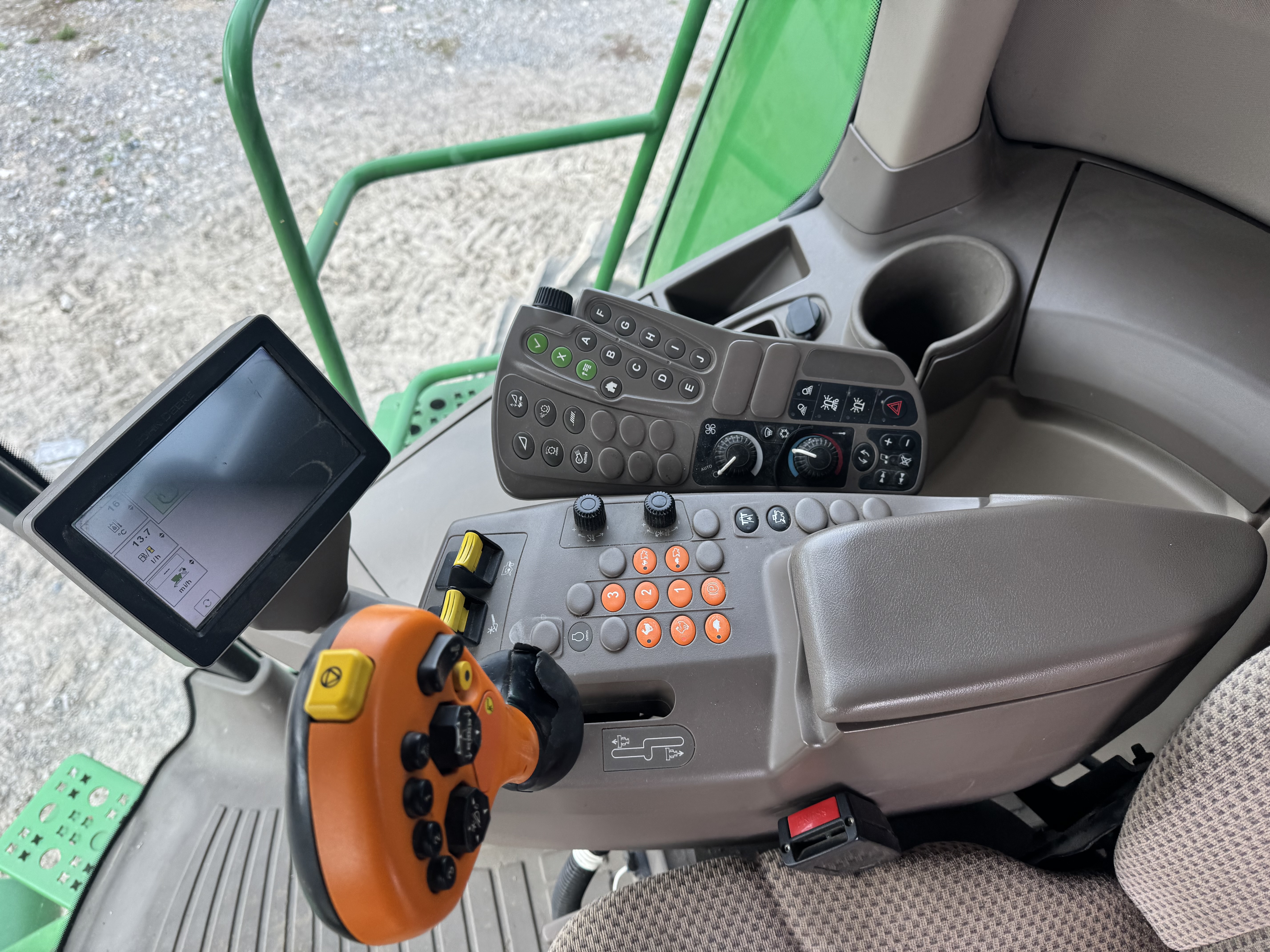 John Deere S660 