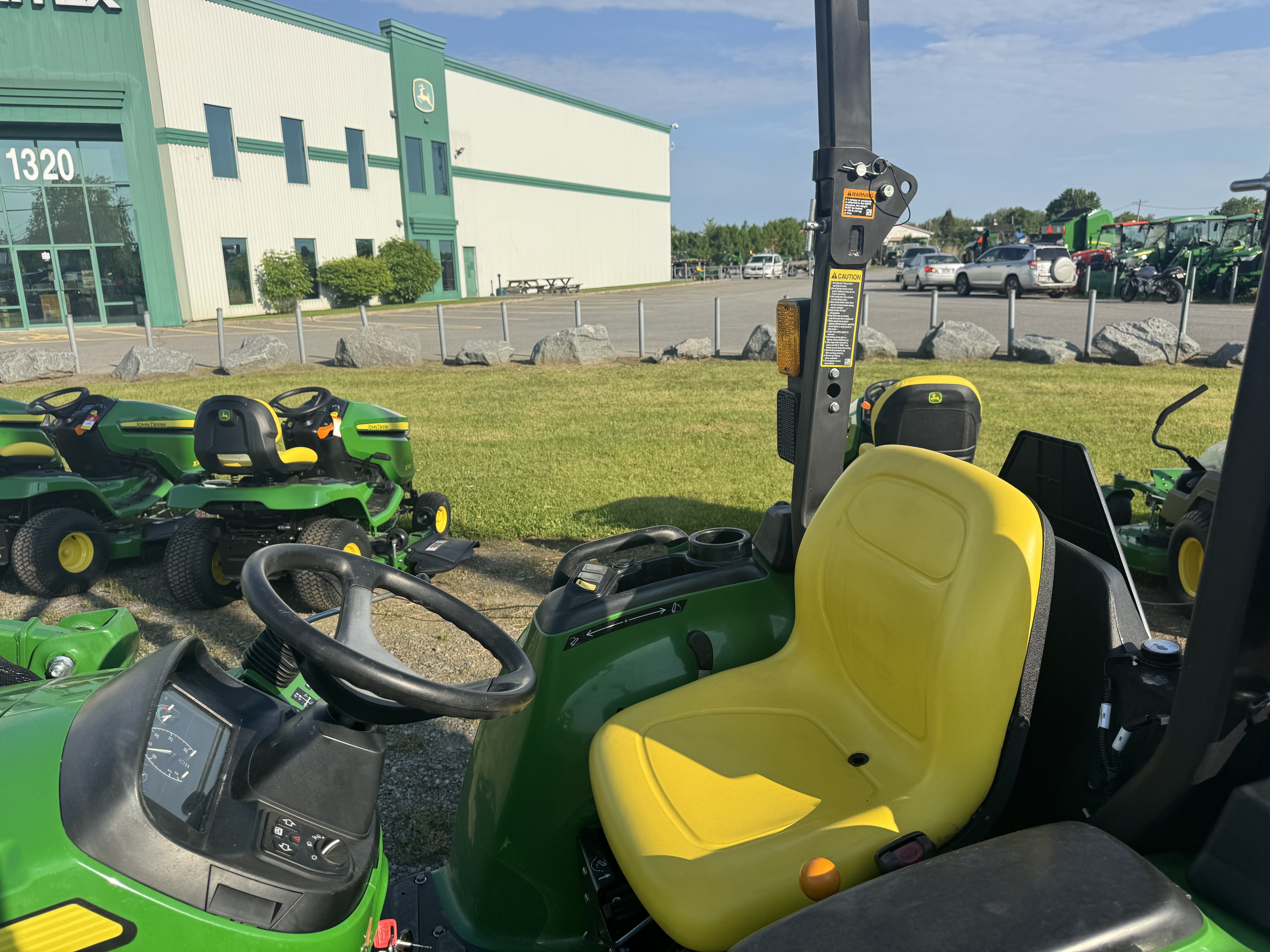 John Deere 3025E