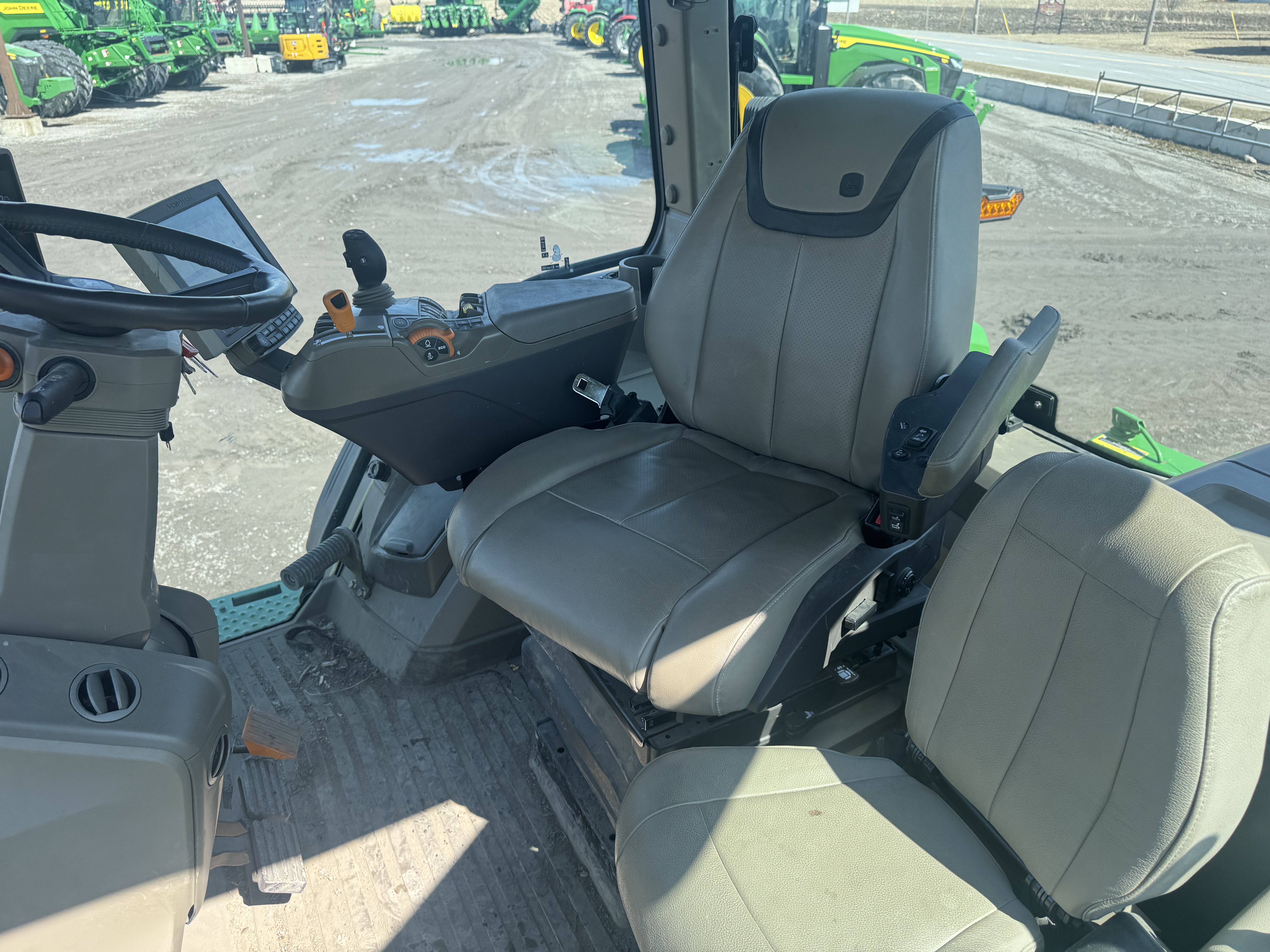 John Deere 8R 370 FRONT HITCH 