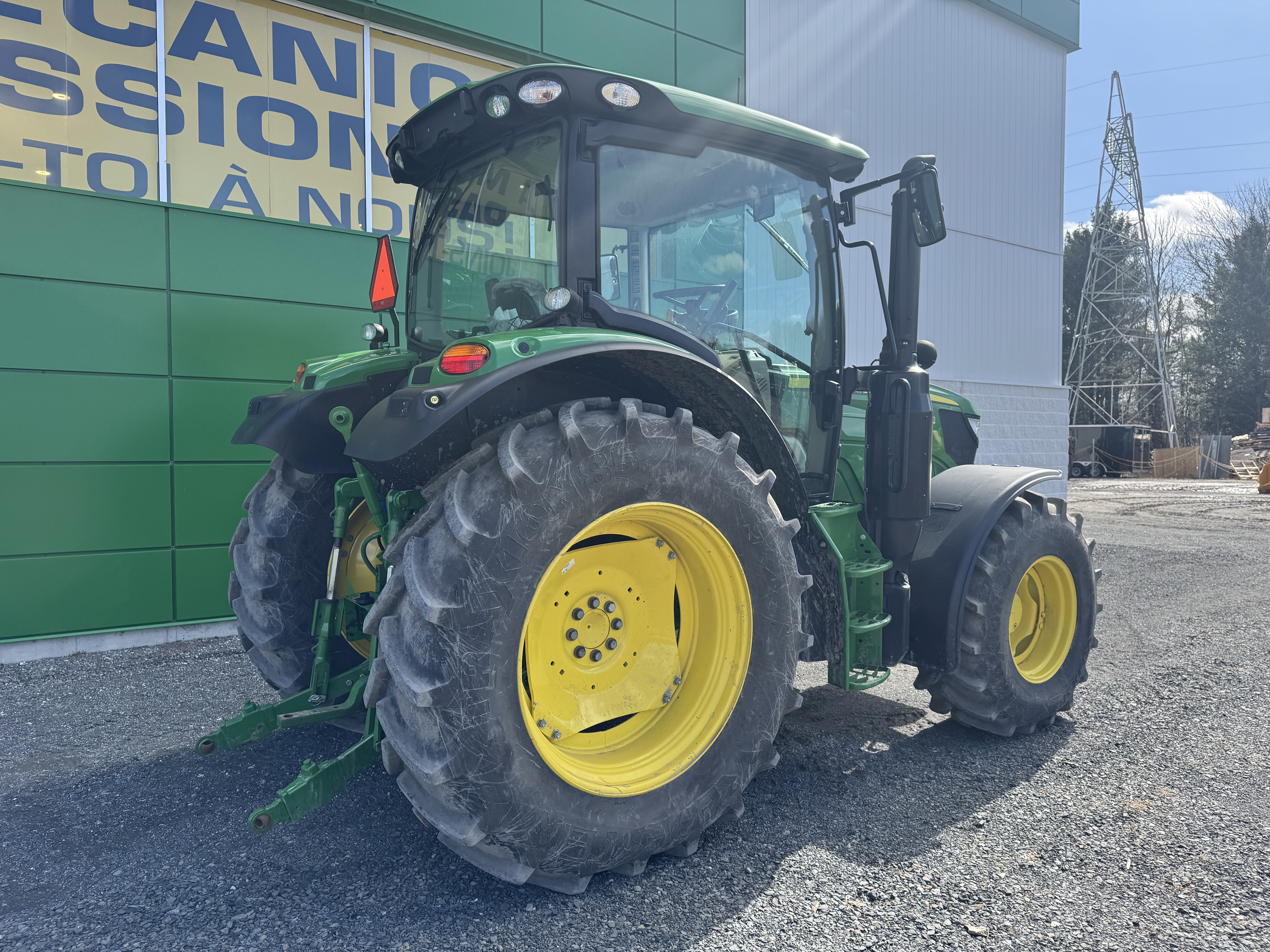 John Deere 6110R 