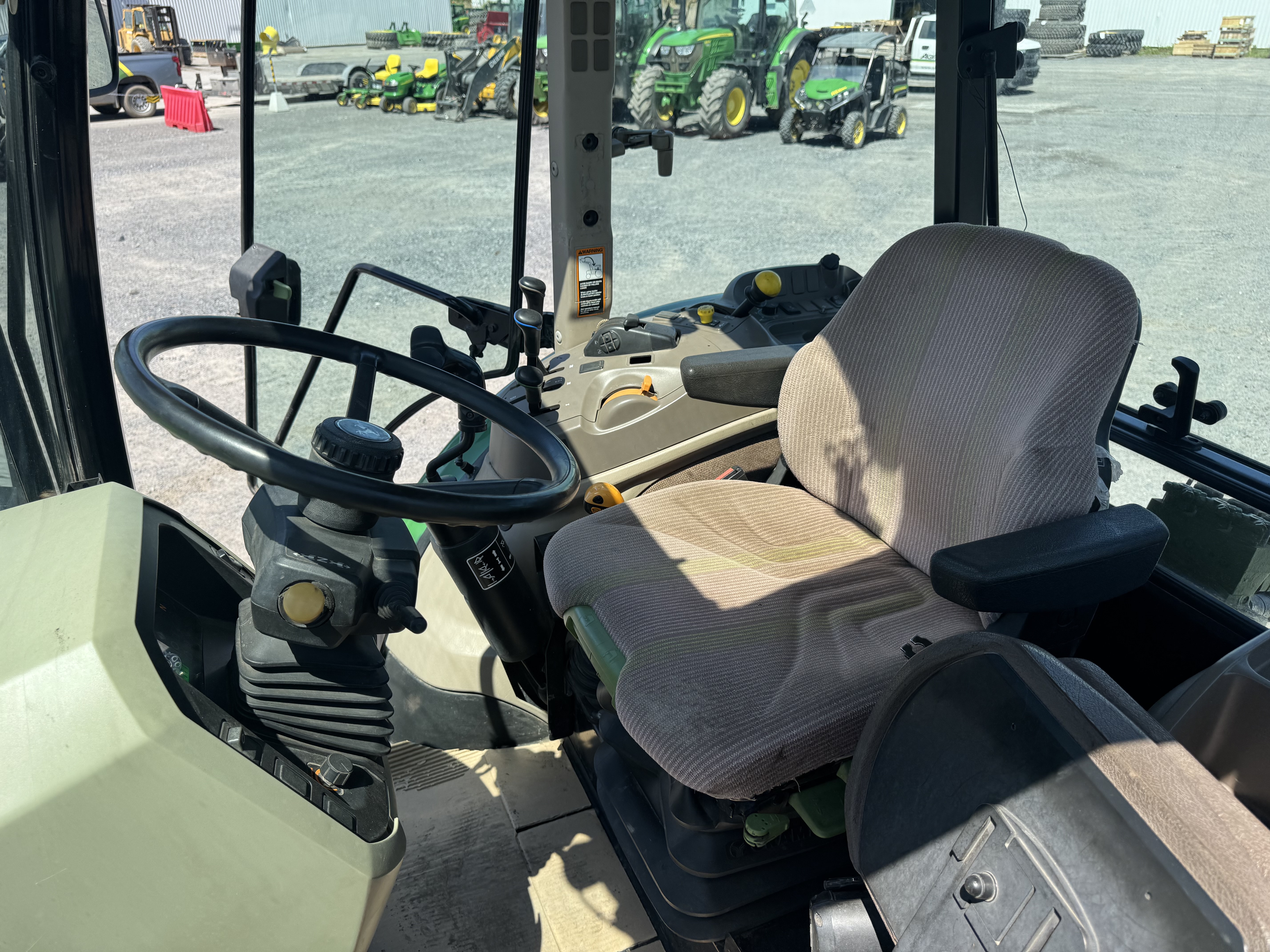 John Deere 5115M