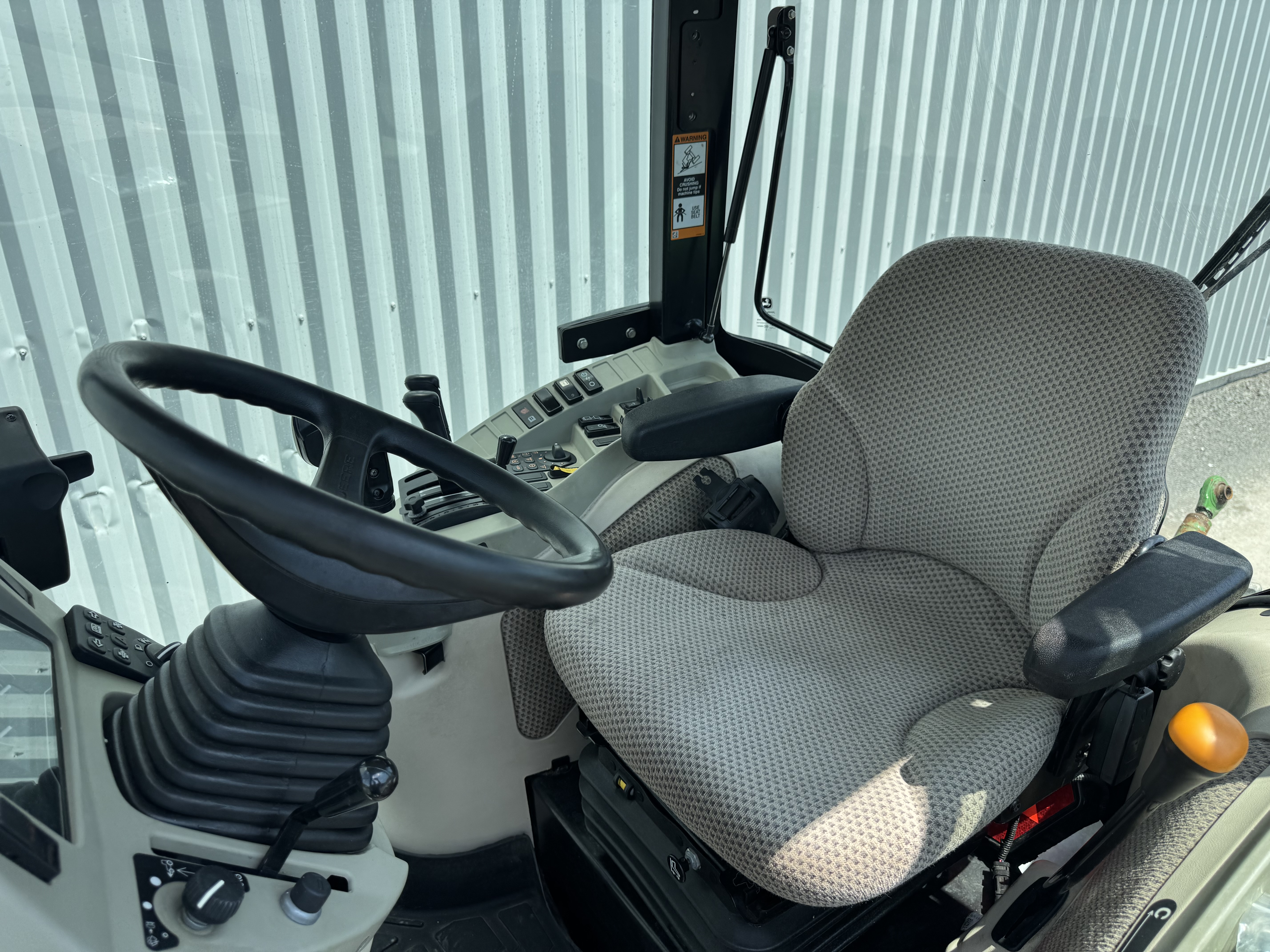 John Deere 4066R GRATTE NOKIAN    