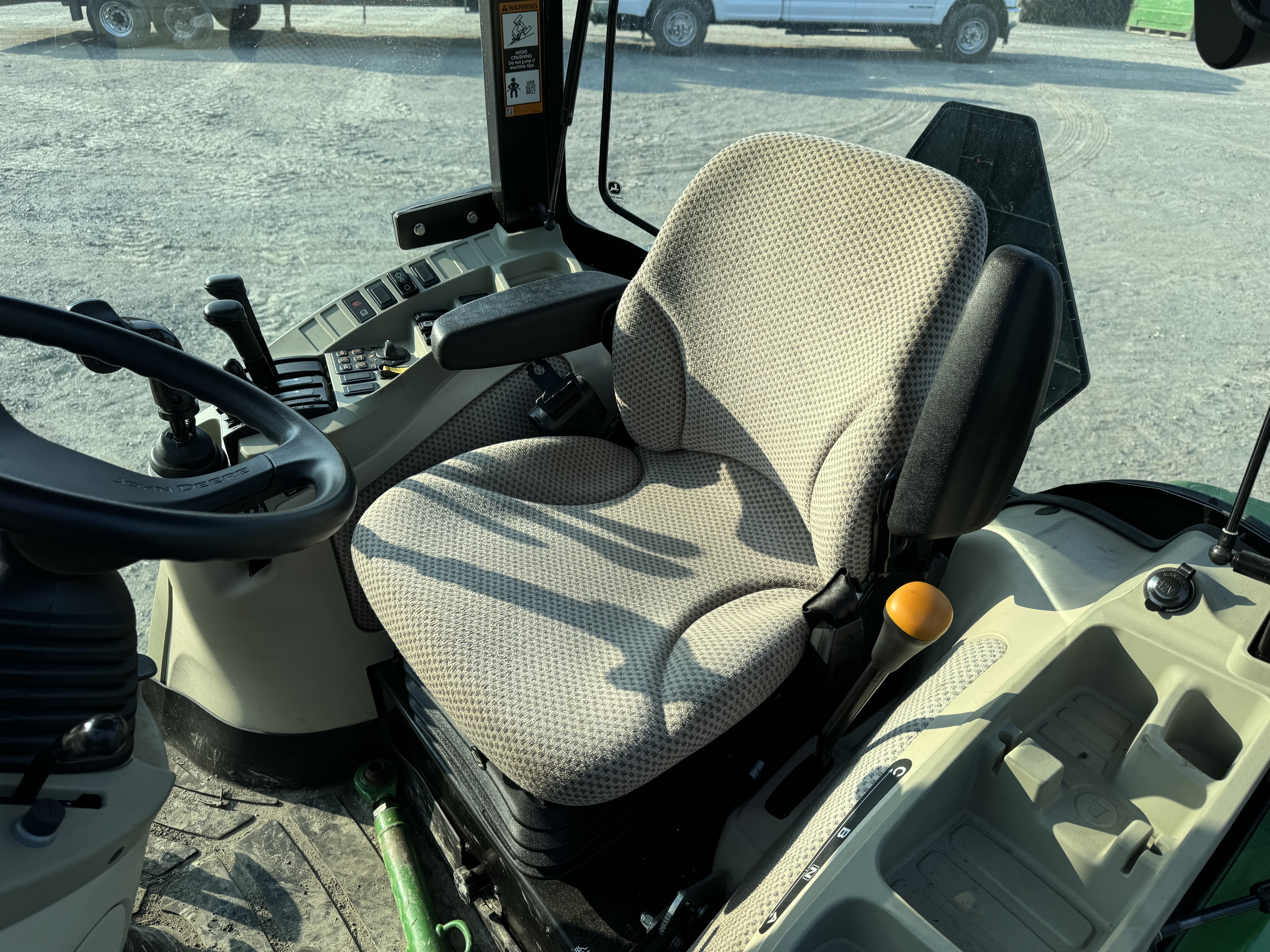 John Deere 4052R GRATTE NOKIAN 