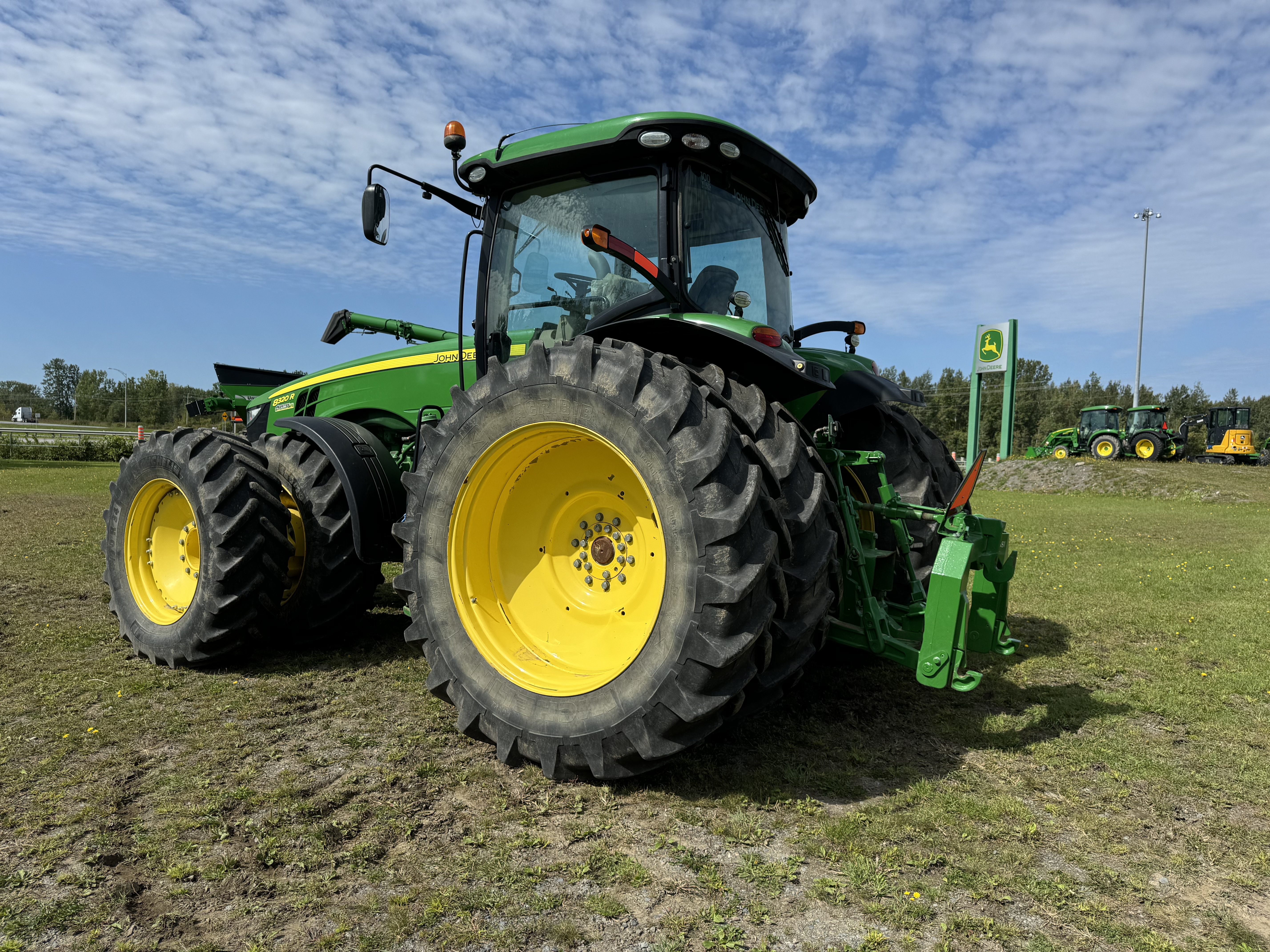 John Deere 8320R
