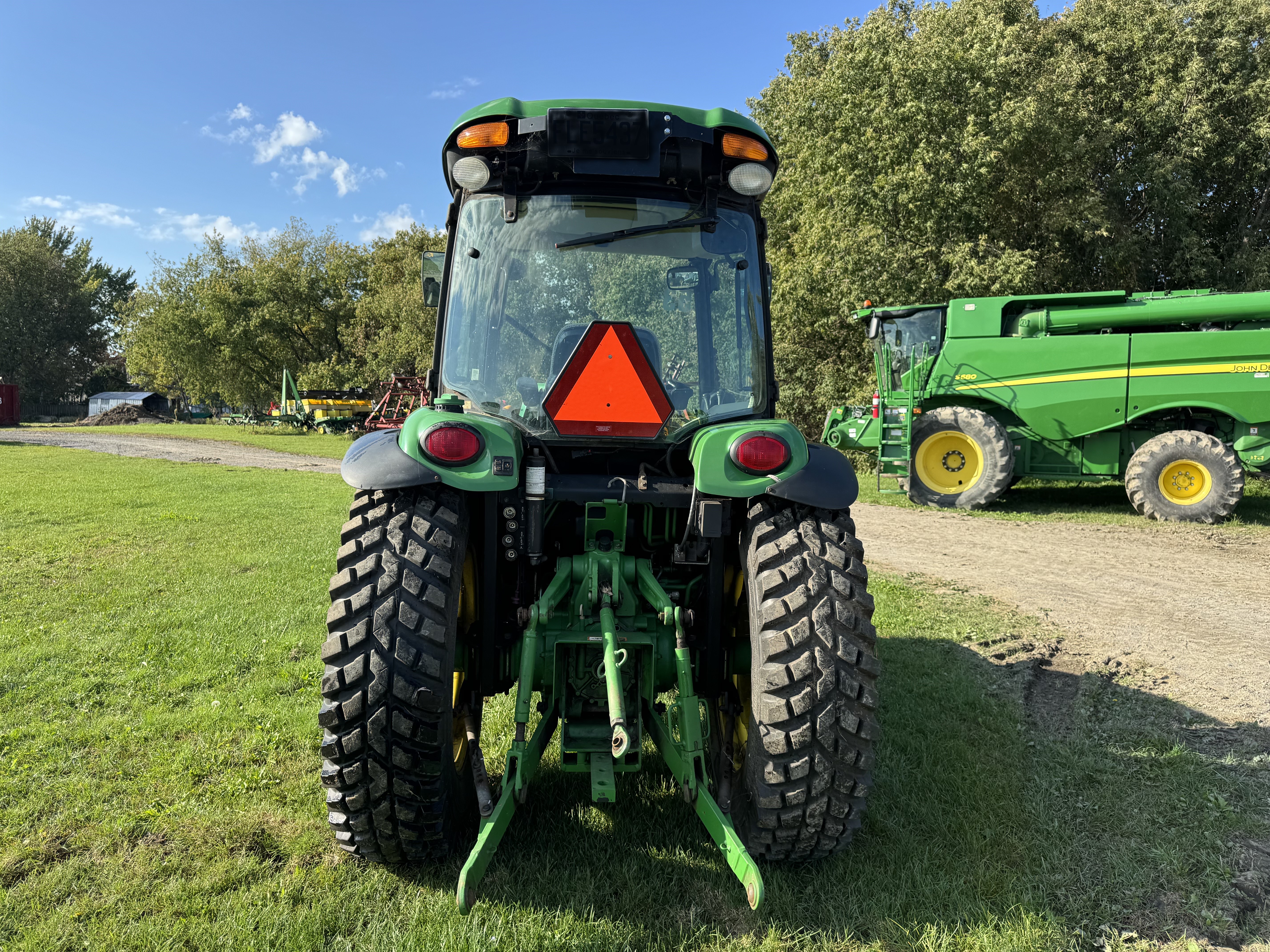 John Deere 4066R GRATTE NOKIAN    