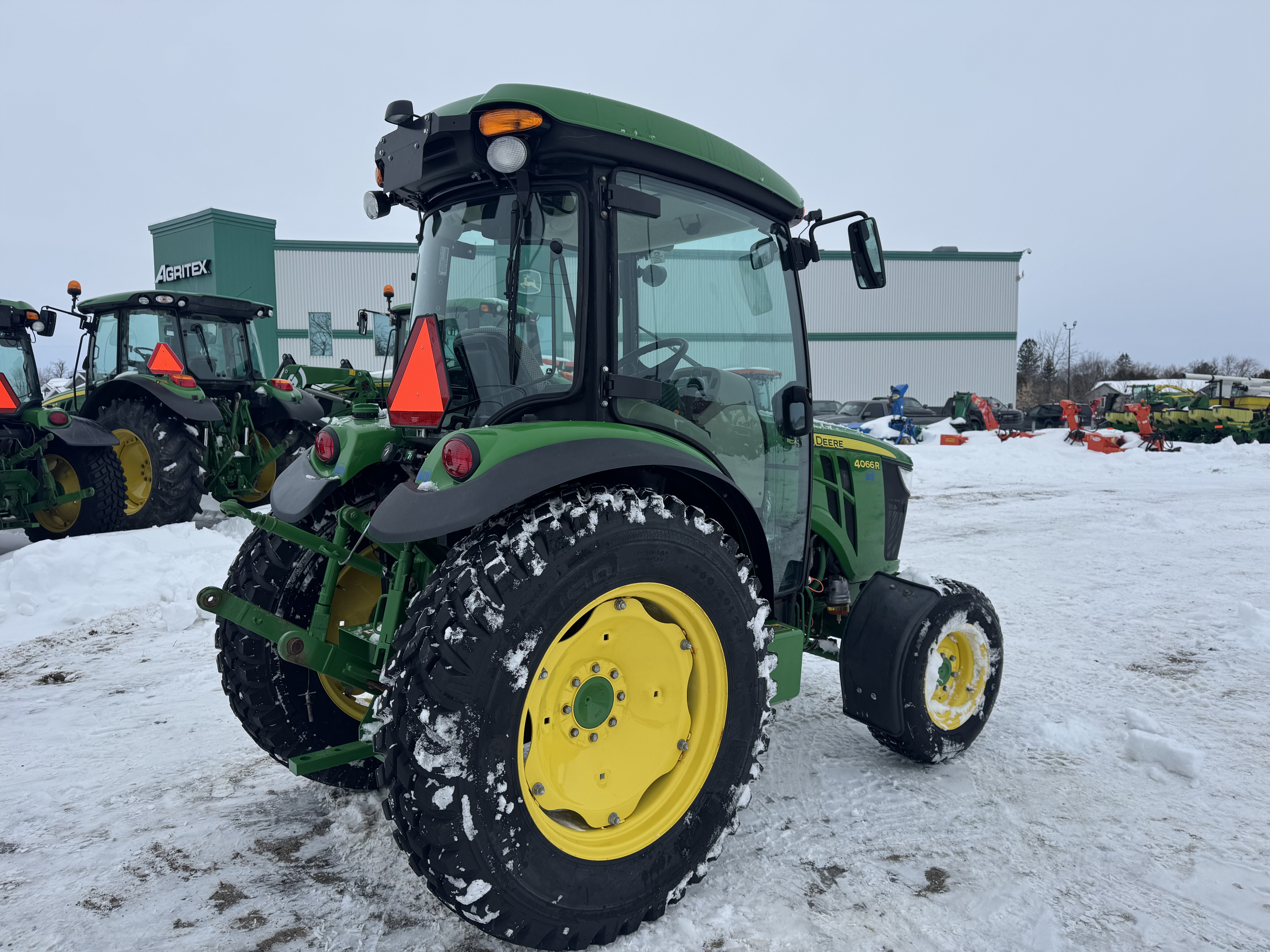 John Deere 4066R NOKIAN 