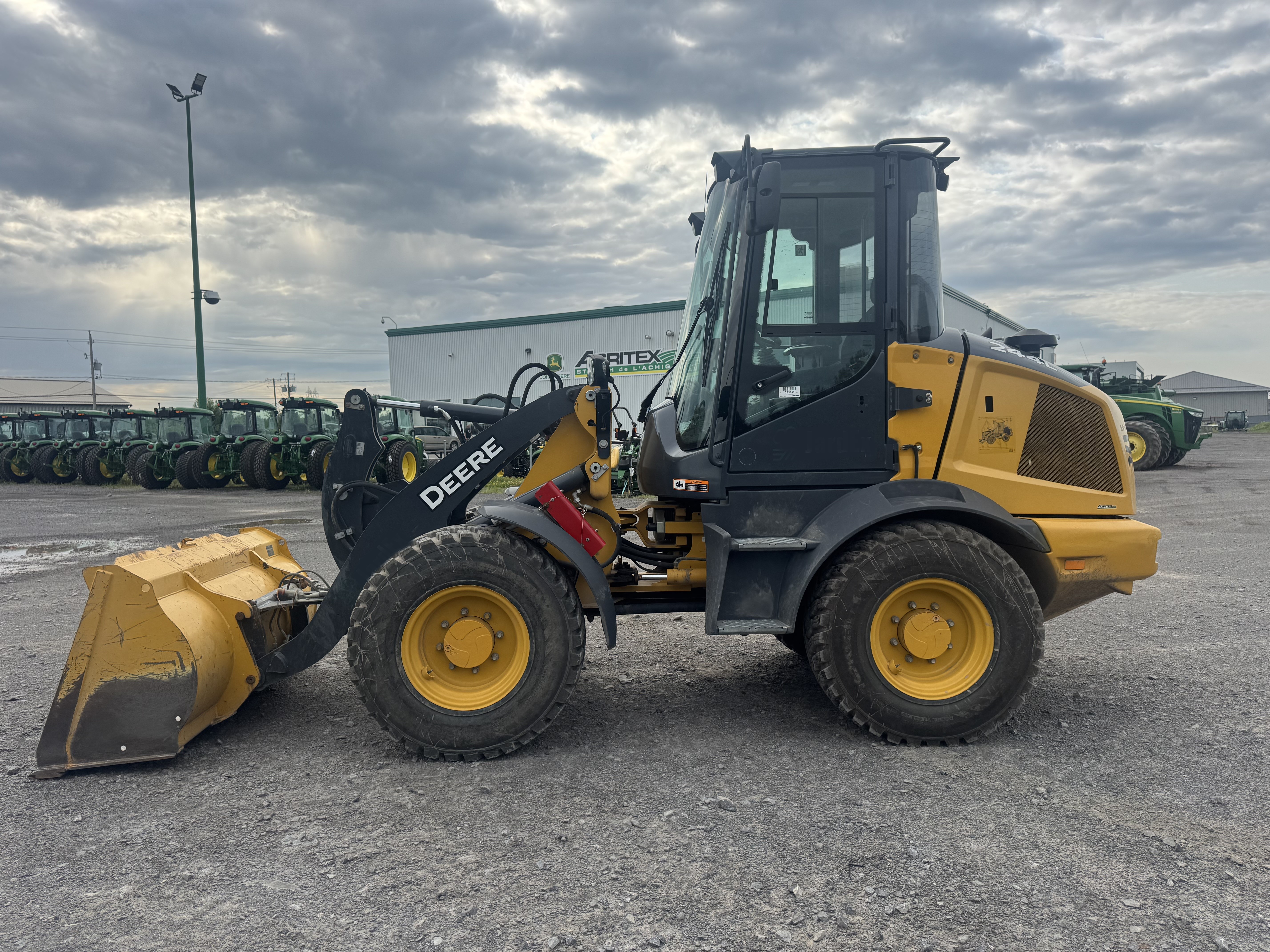 John Deere 244L