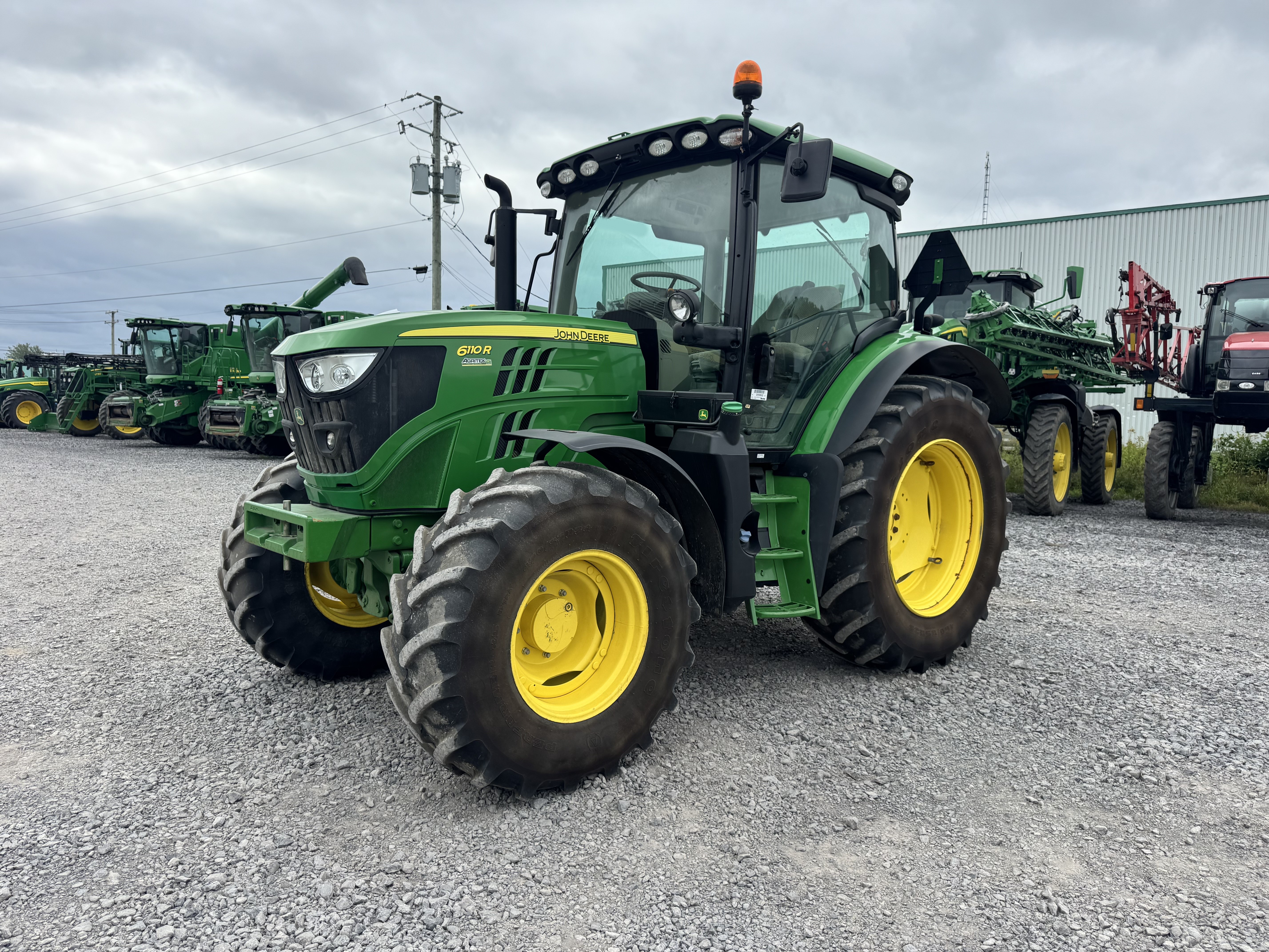 John Deere 6110R 