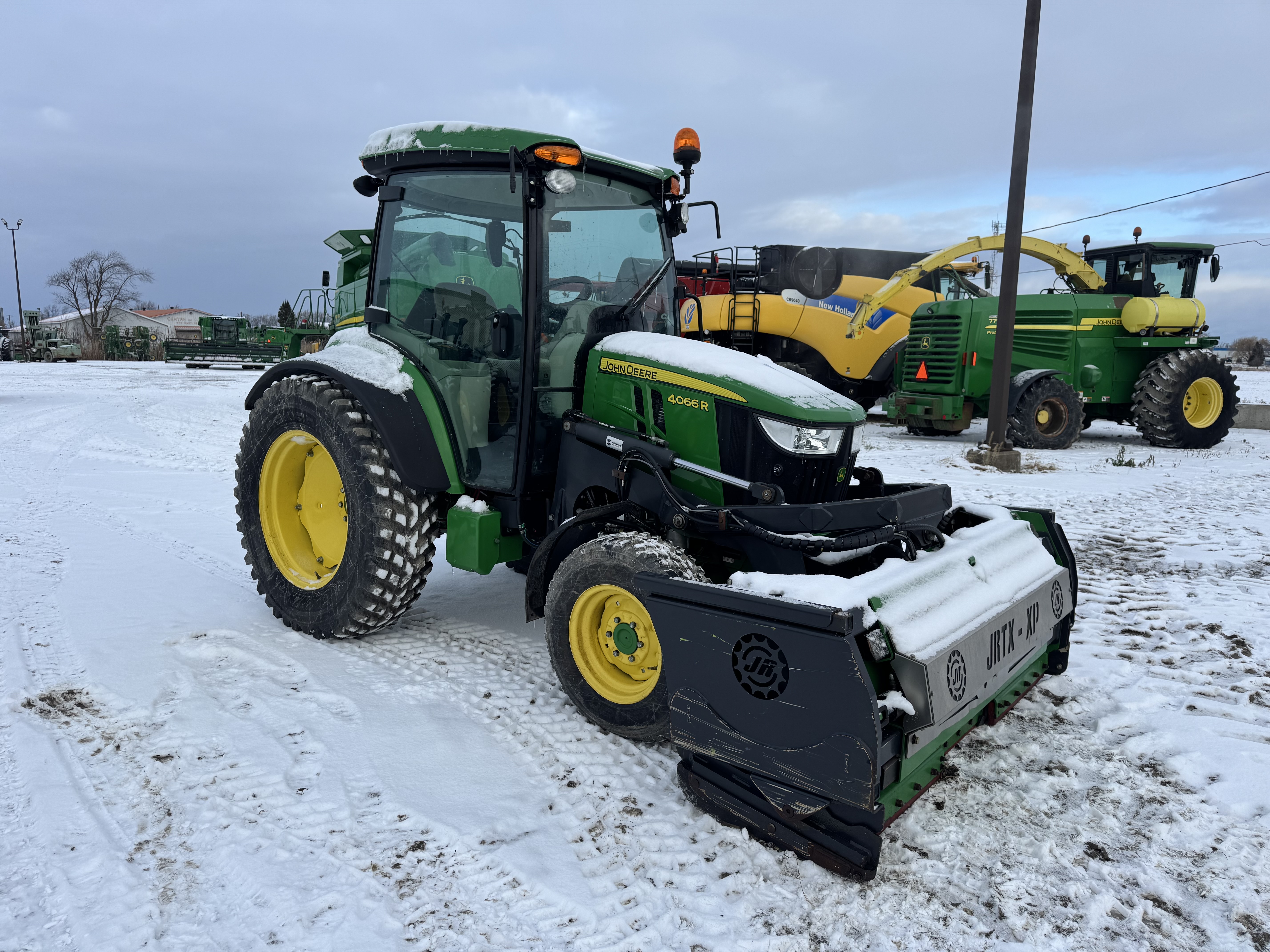 John Deere 4066R GRATTE NOKIAN    