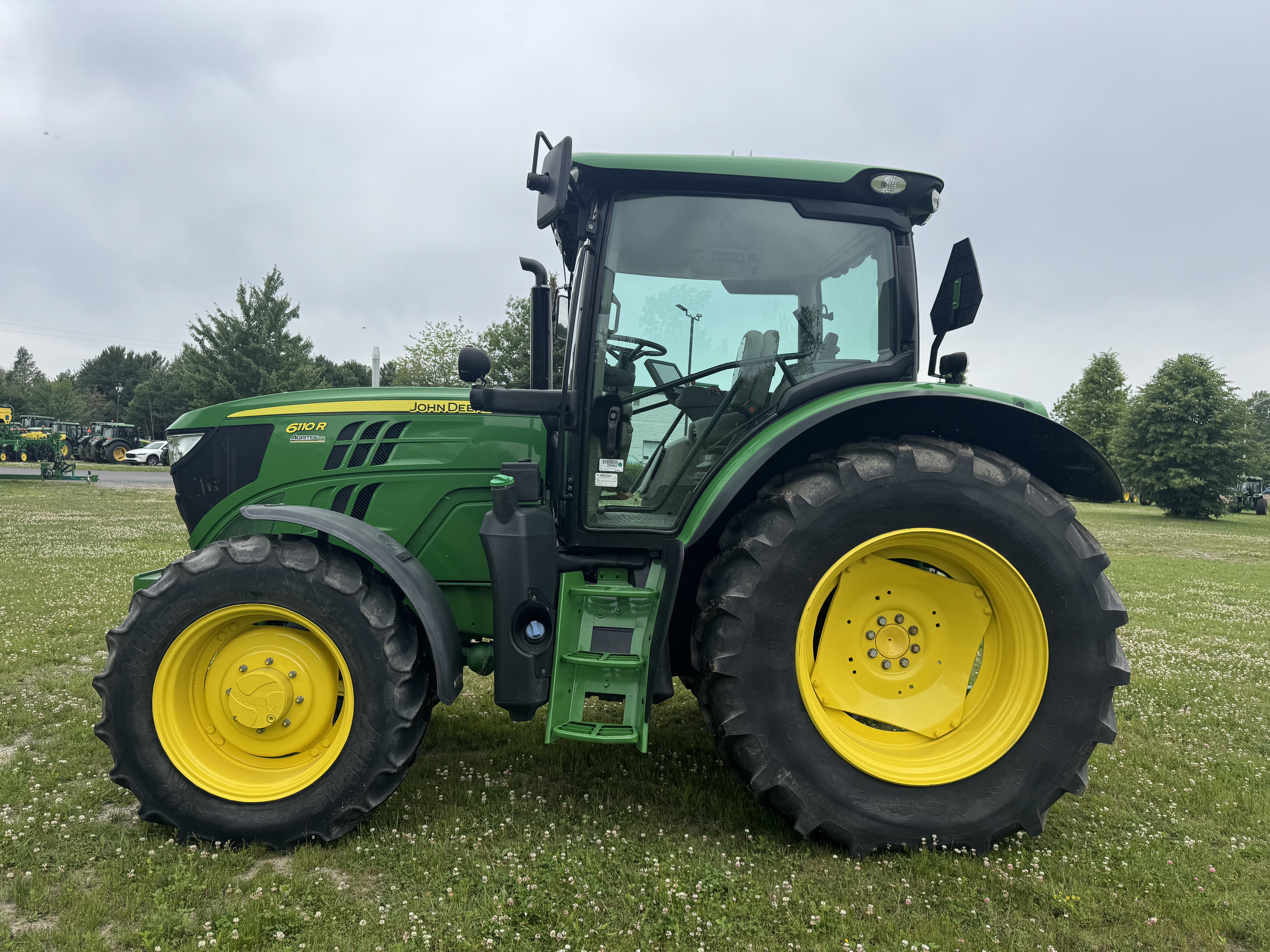 John Deere 6110R 