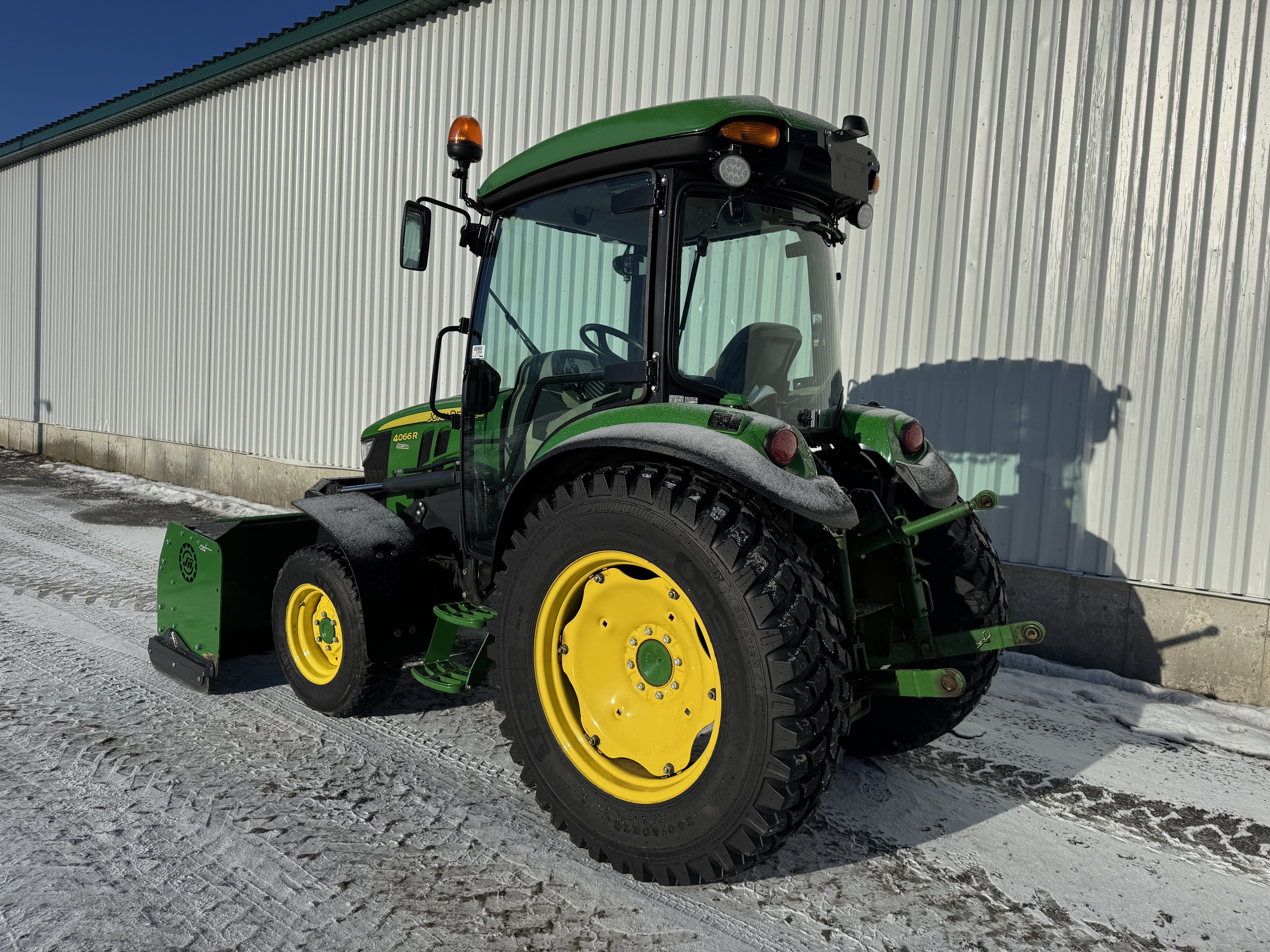 John Deere 4066R GRATTE NOKIAN    