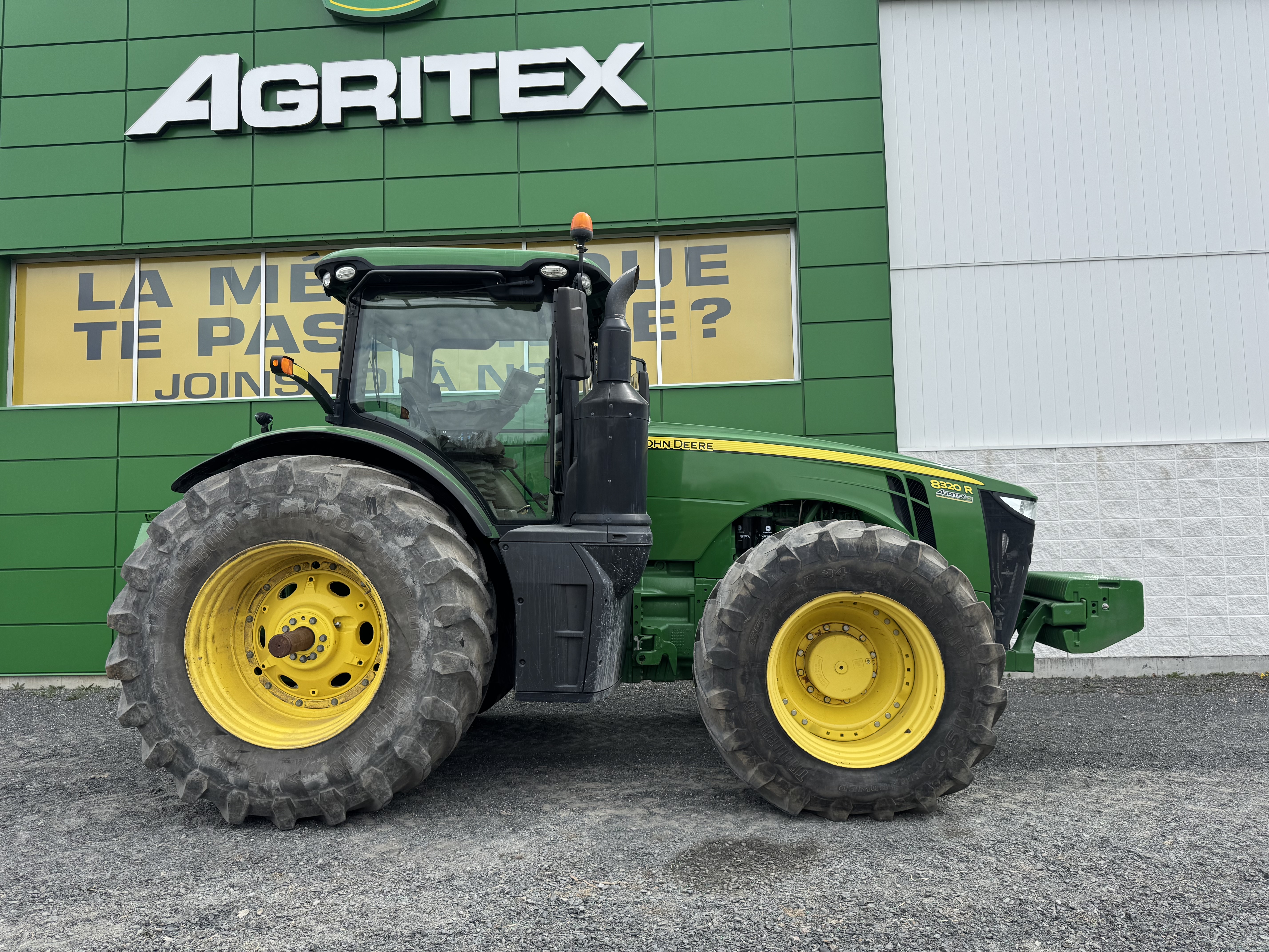 John Deere 8320R
