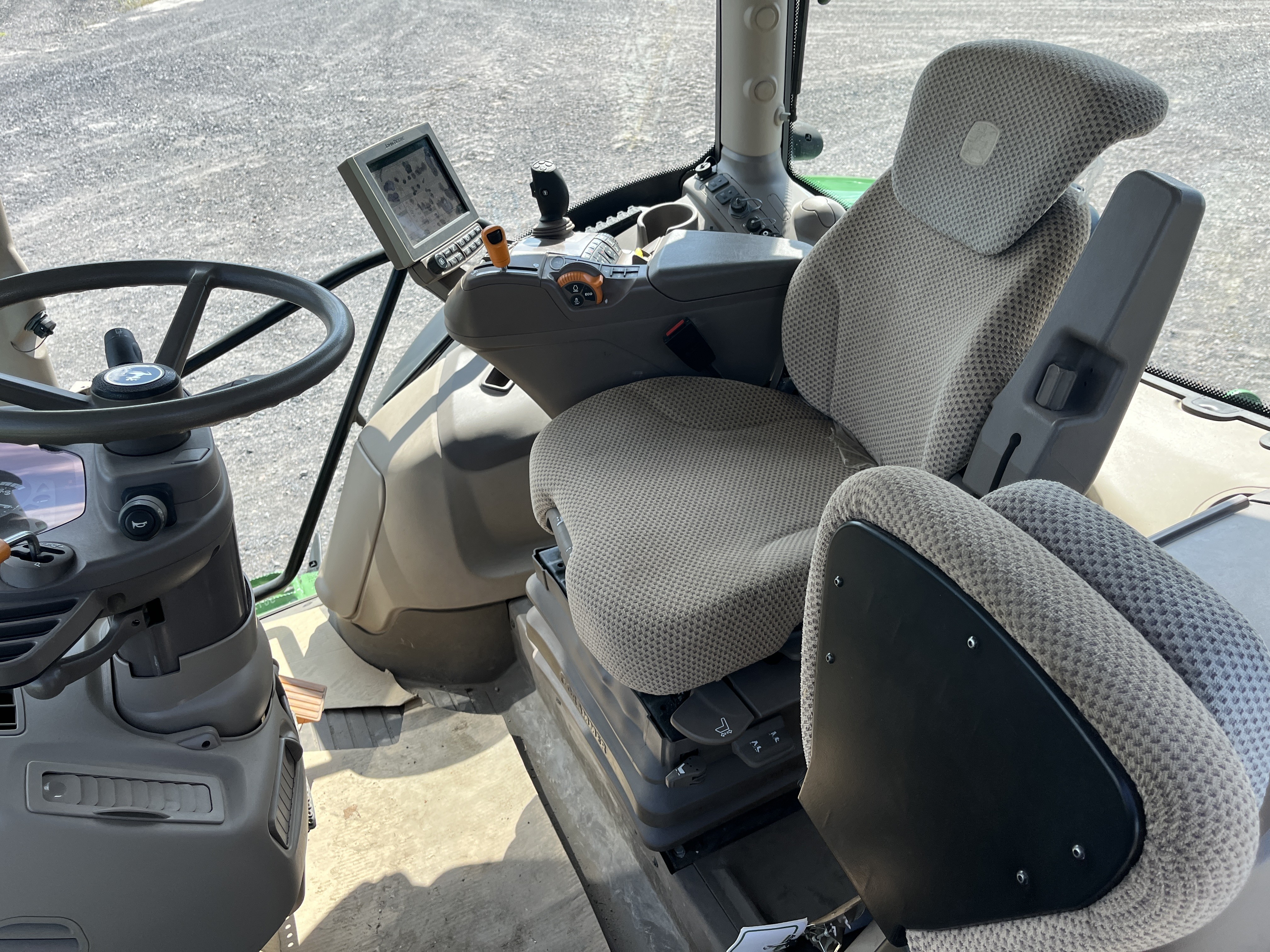John Deere 6110R 