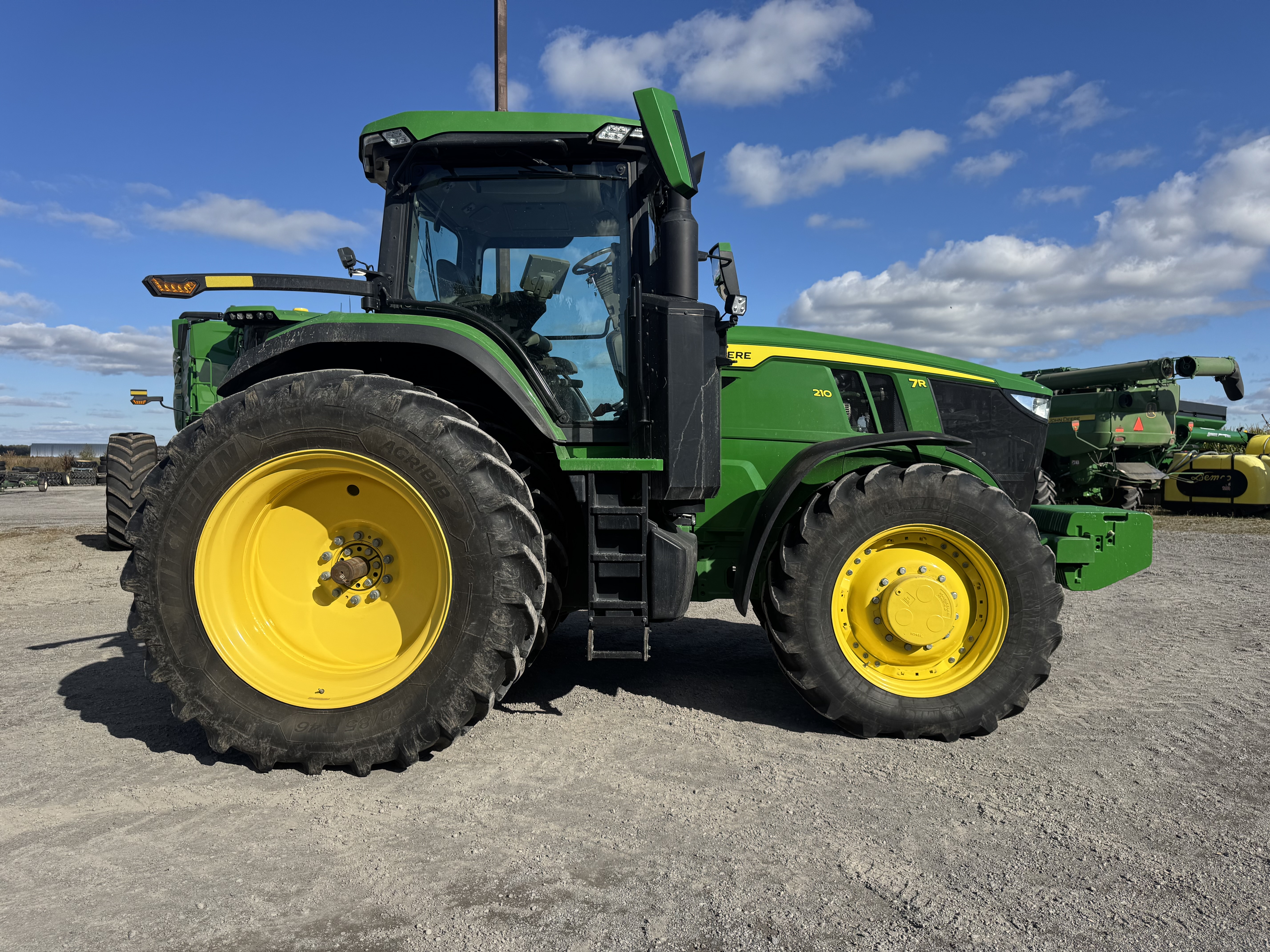 John Deere 7R 210
