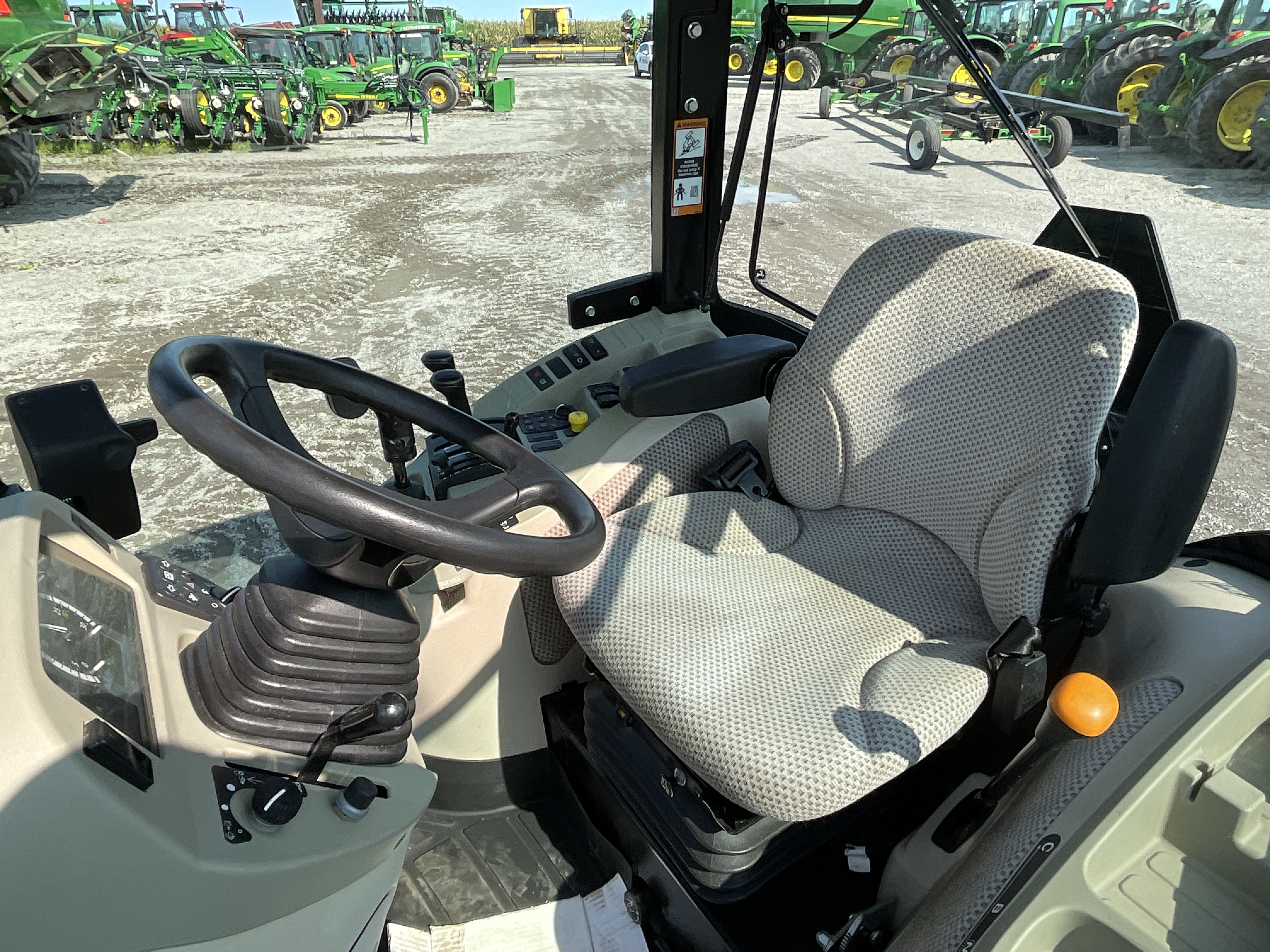 John Deere 4066R GRATTE NOKIAN 