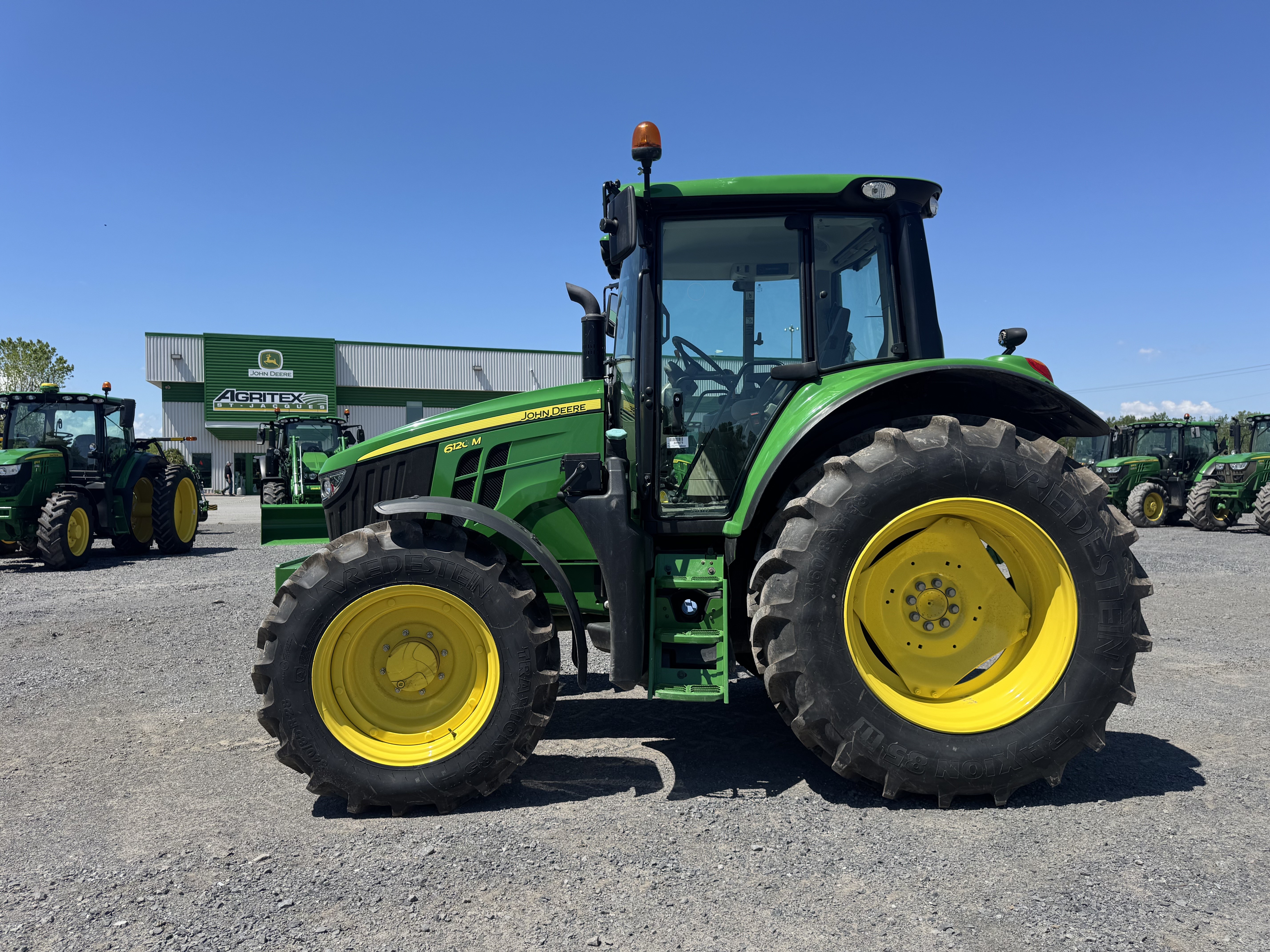 John Deere 6120M