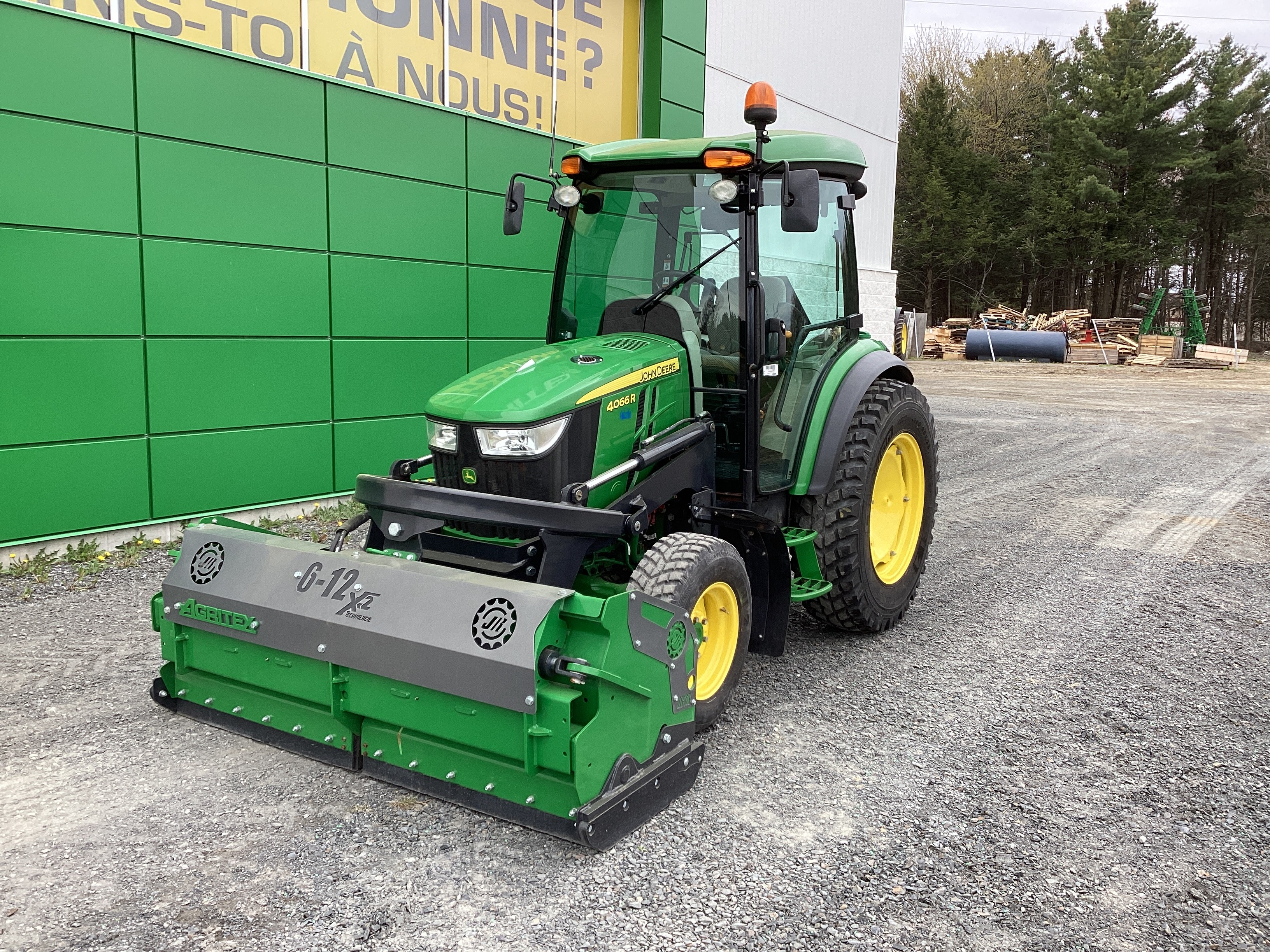 John Deere 4066R NOKIAN GRATTE