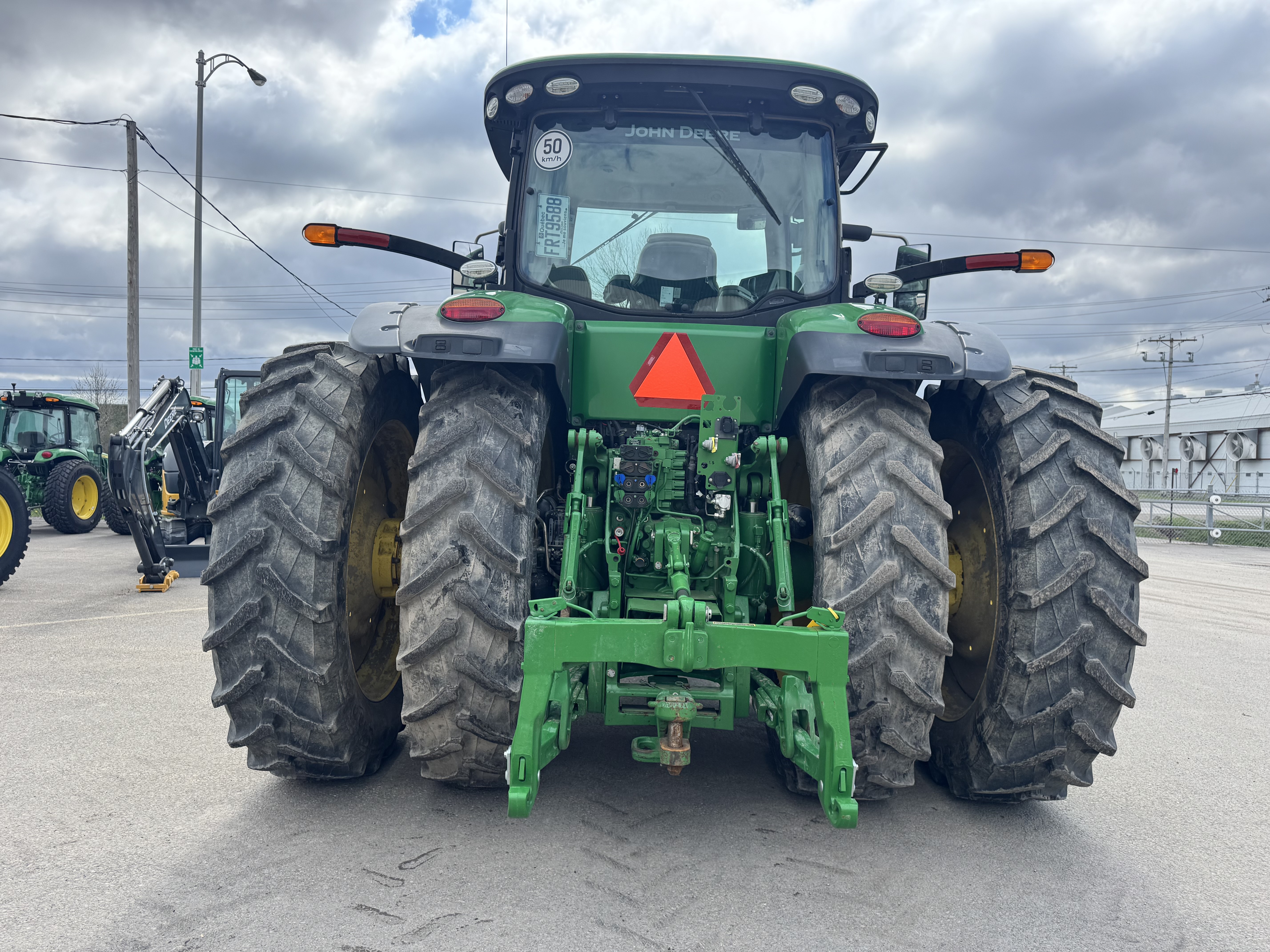 John Deere 8245R 